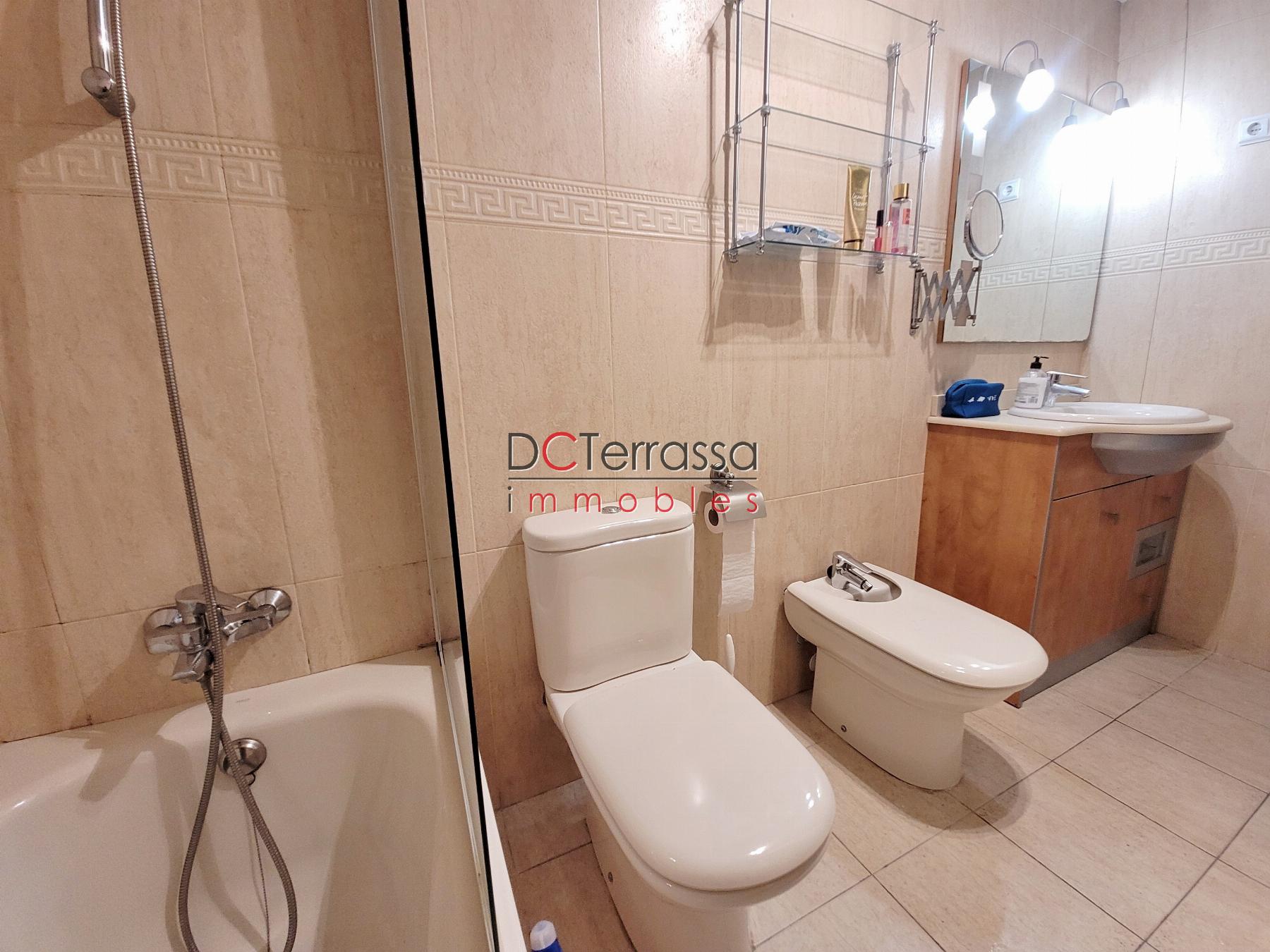 Suite bathroom