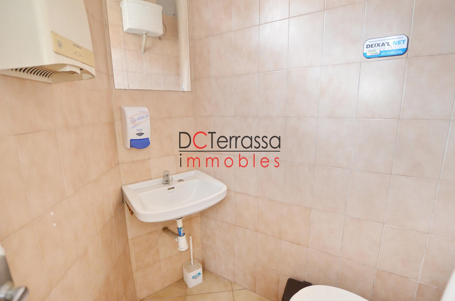 Venda de local comercial a Terrassa
