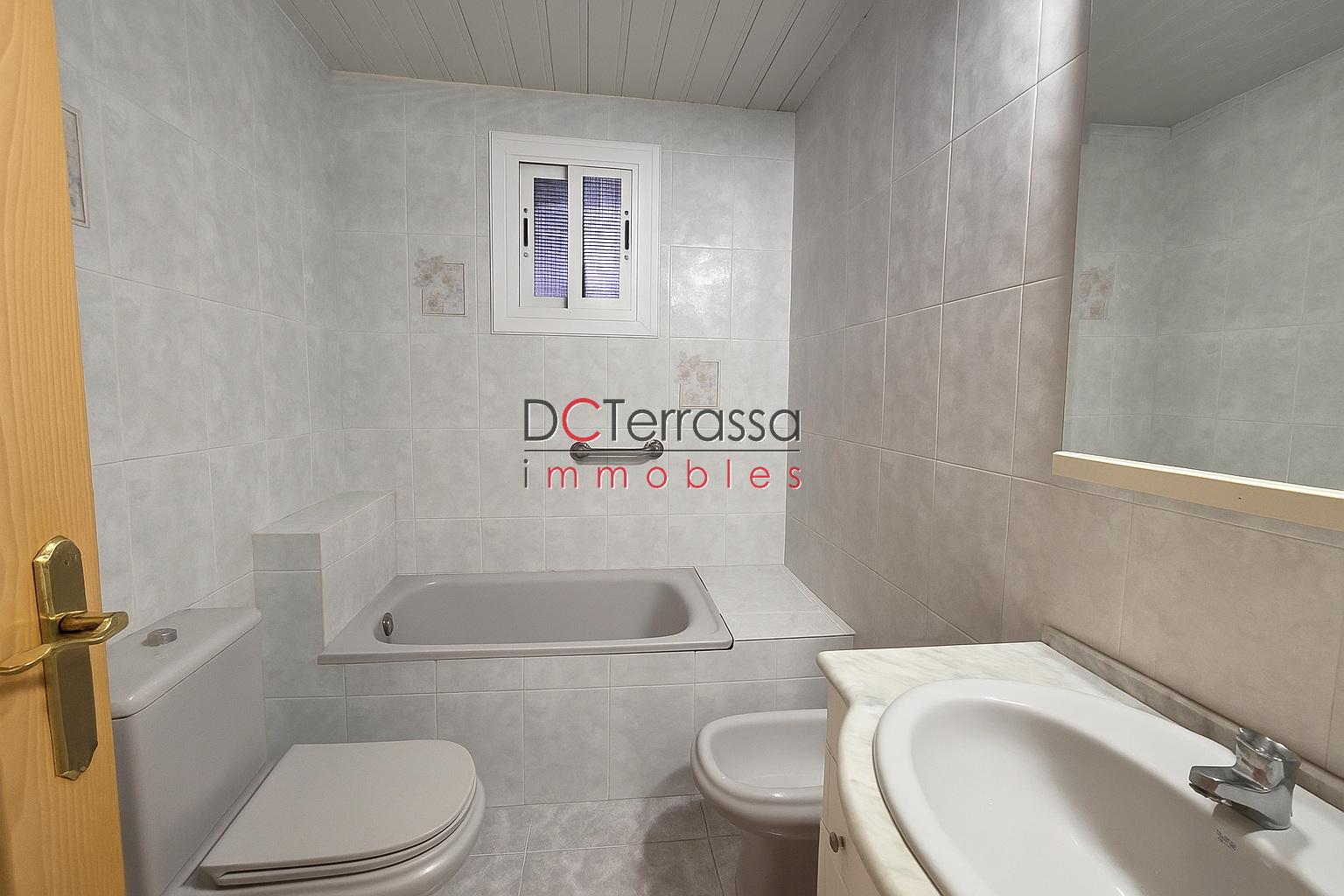 For sale of flat in Terrassa