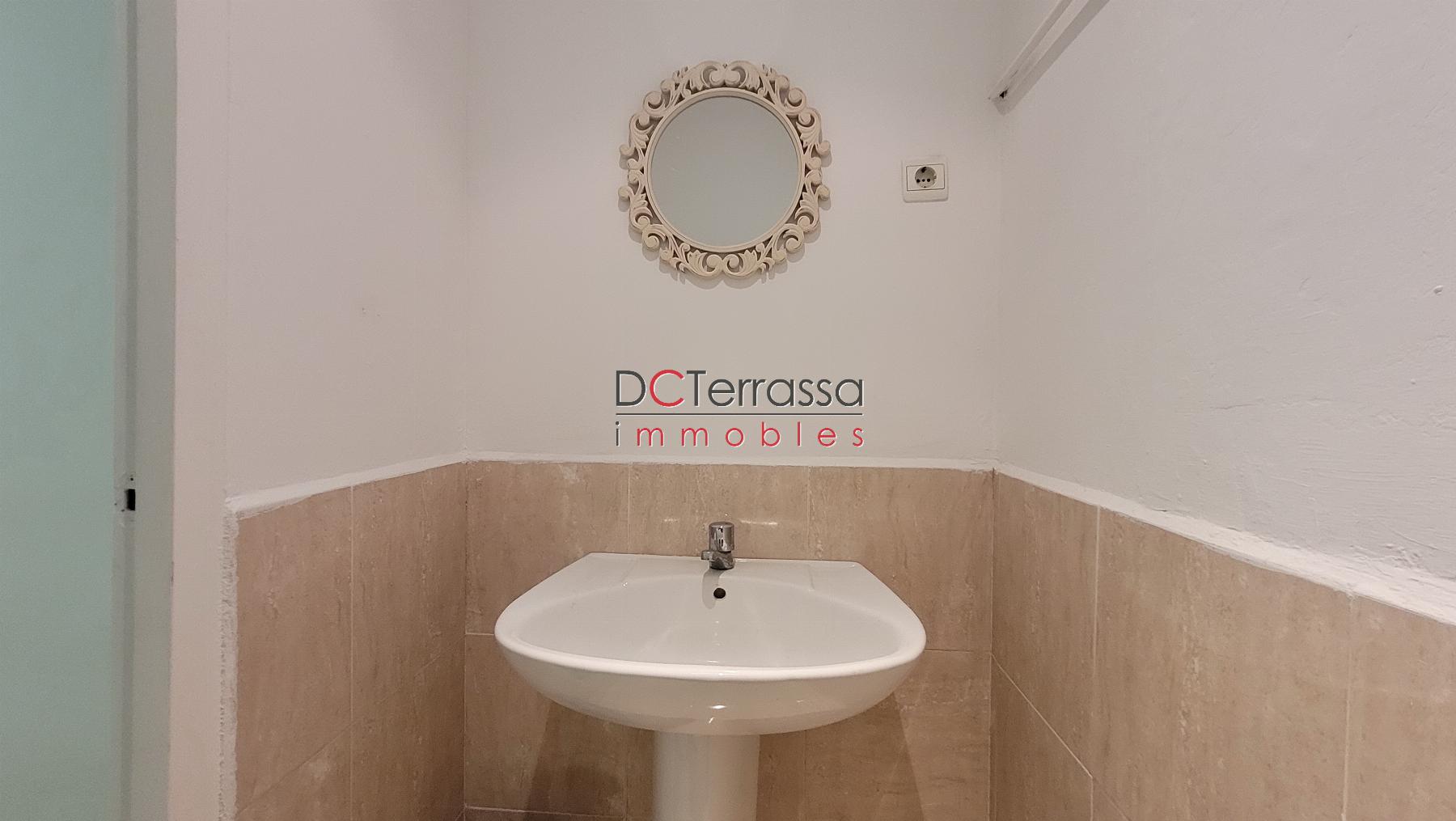 For rent of commercial in Terrassa