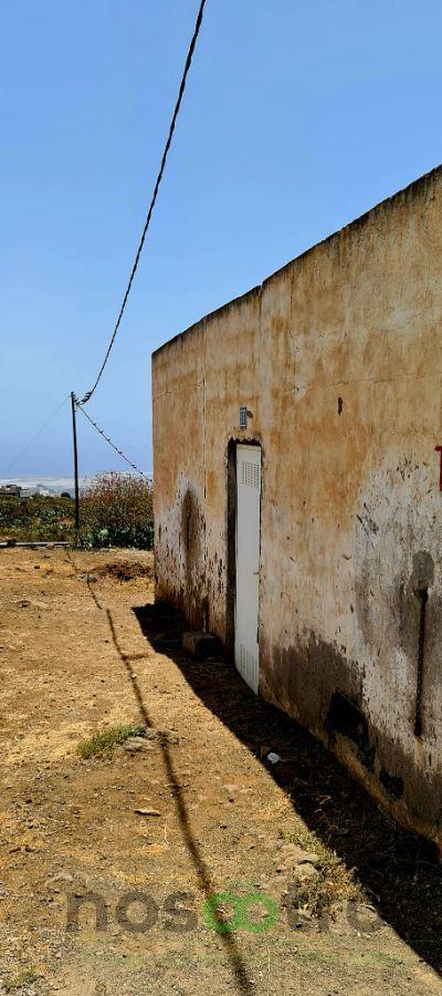 For sale of rural property in Arona
