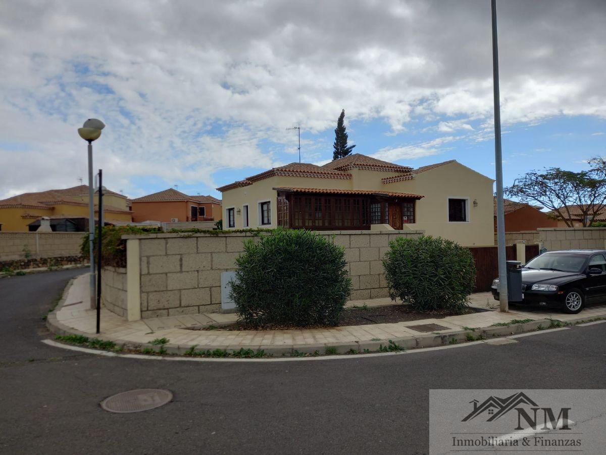 For sale of house in Arona