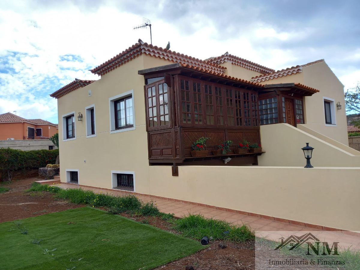 For sale of house in Arona
