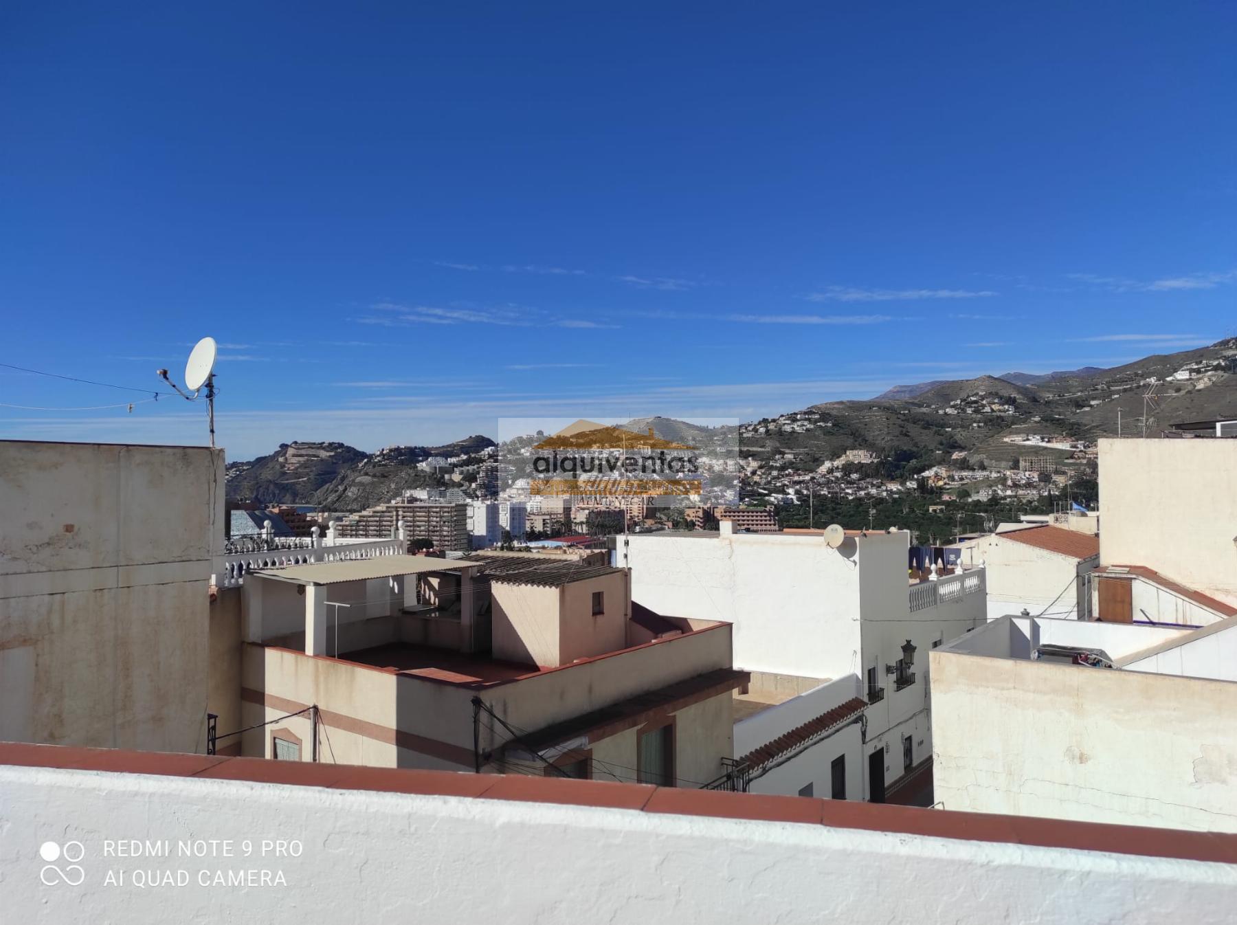 For sale of house in Almuñécar