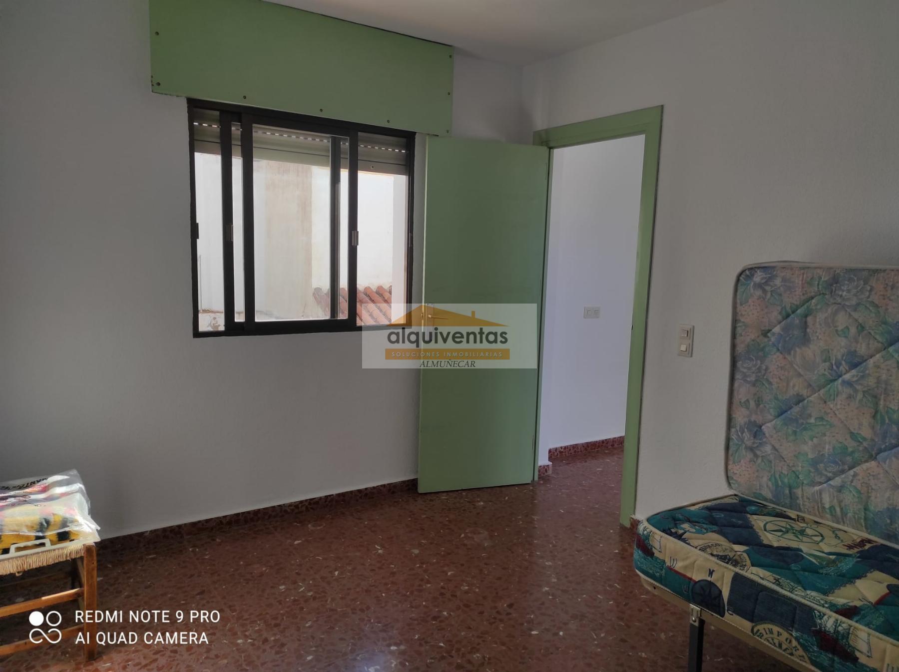 For sale of house in Almuñécar