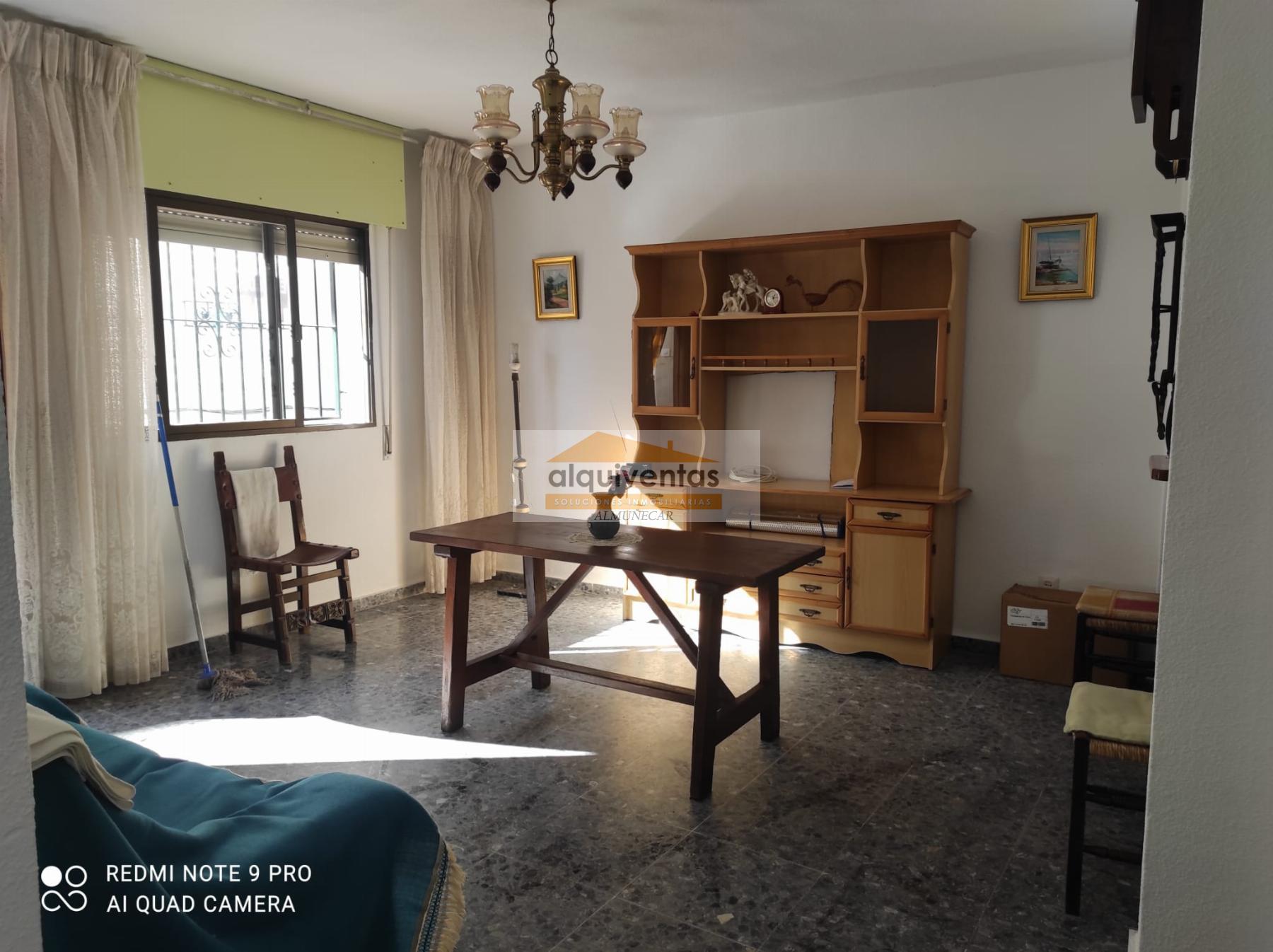 For sale of house in Almuñécar