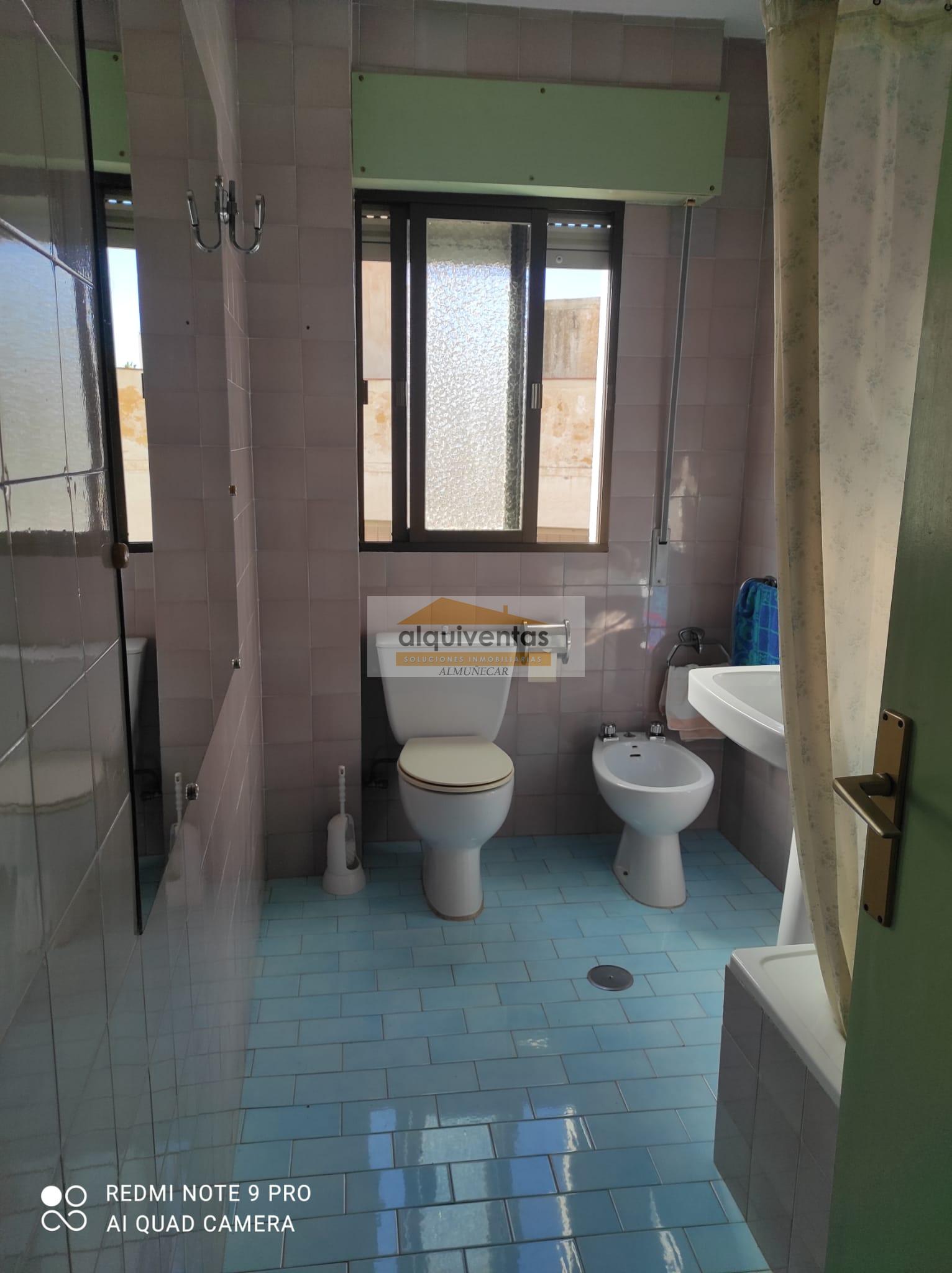For sale of house in Almuñécar