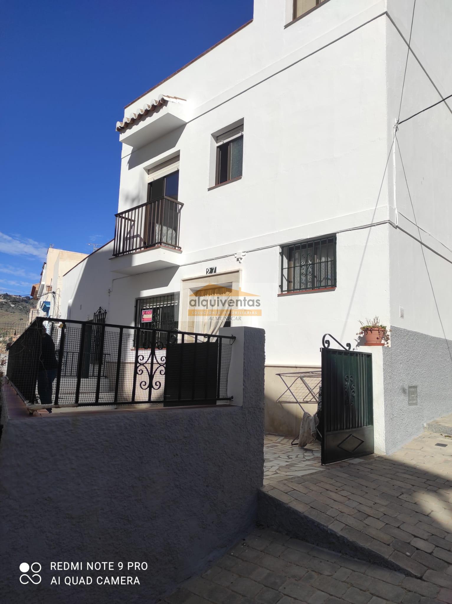 For sale of house in Almuñécar