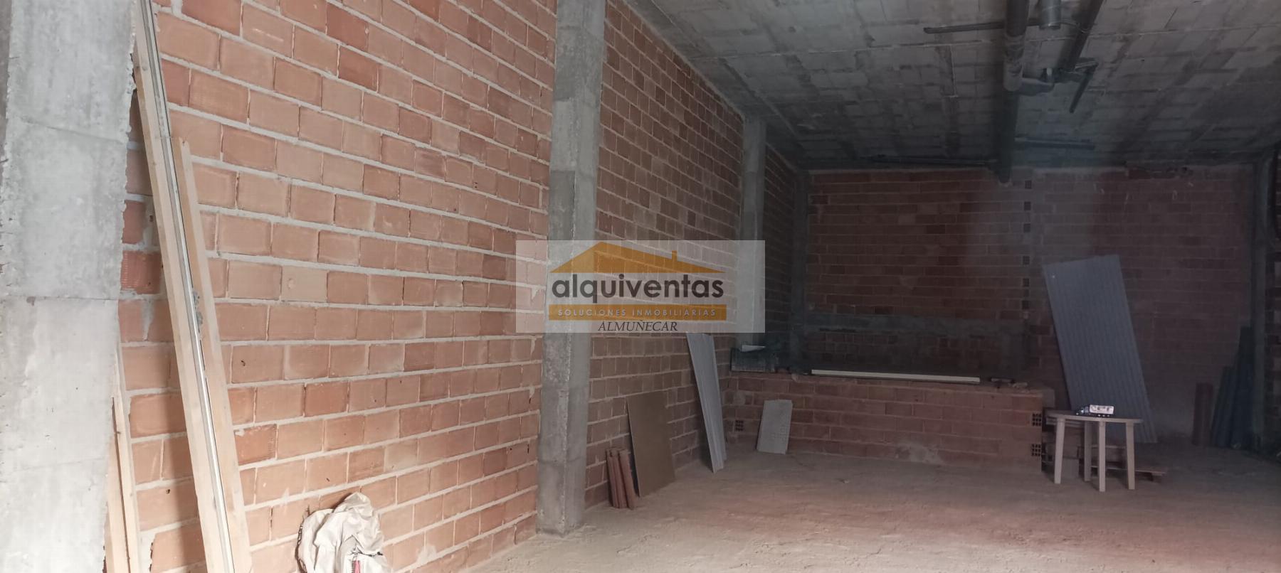 Venta de local comercial en Calahonda