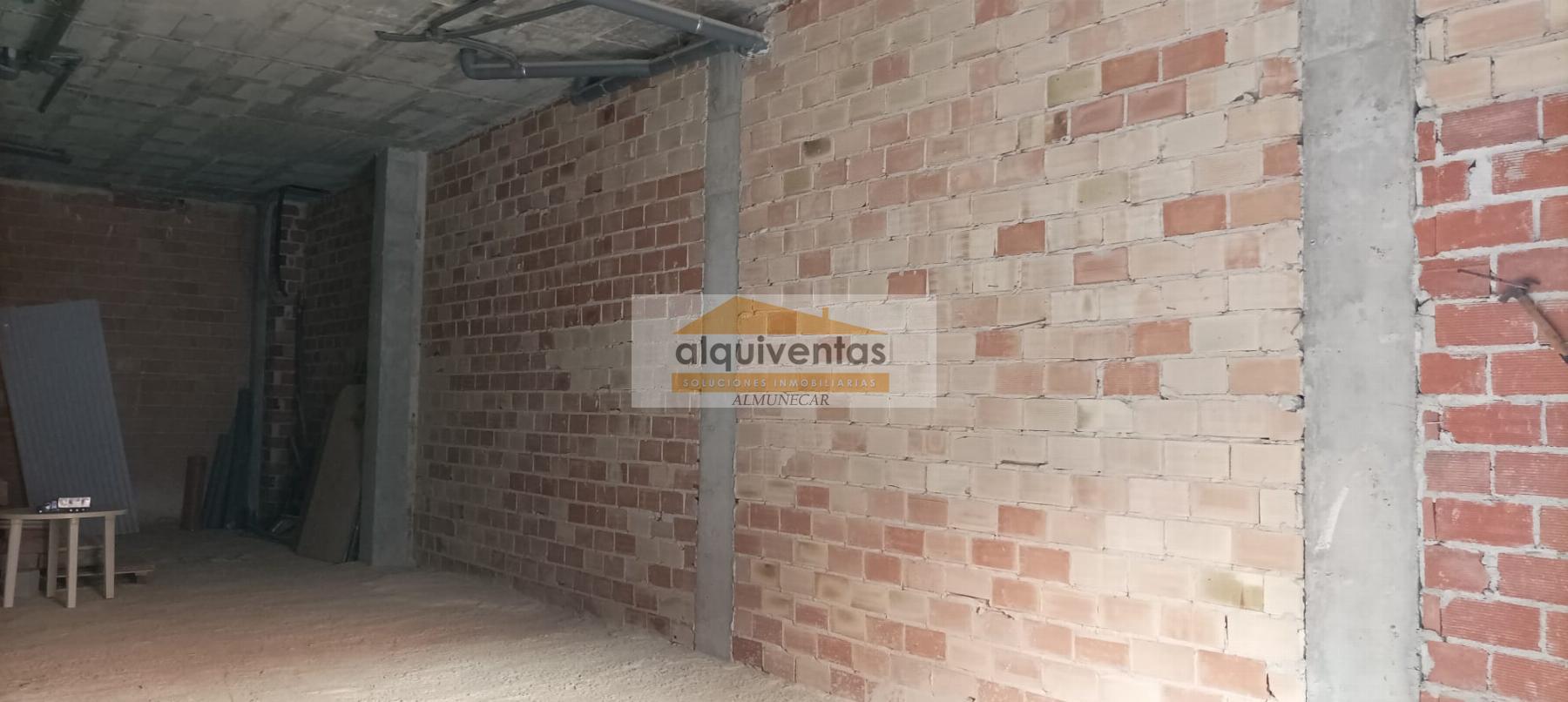 Venta de local comercial en Calahonda