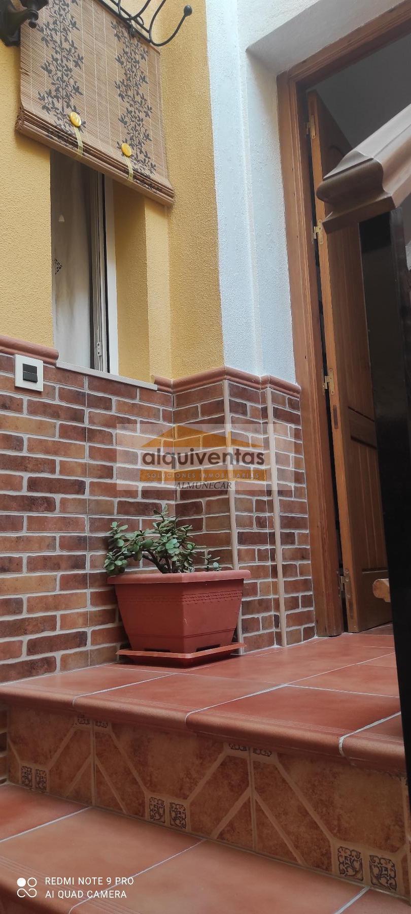 For sale of house in Almuñécar