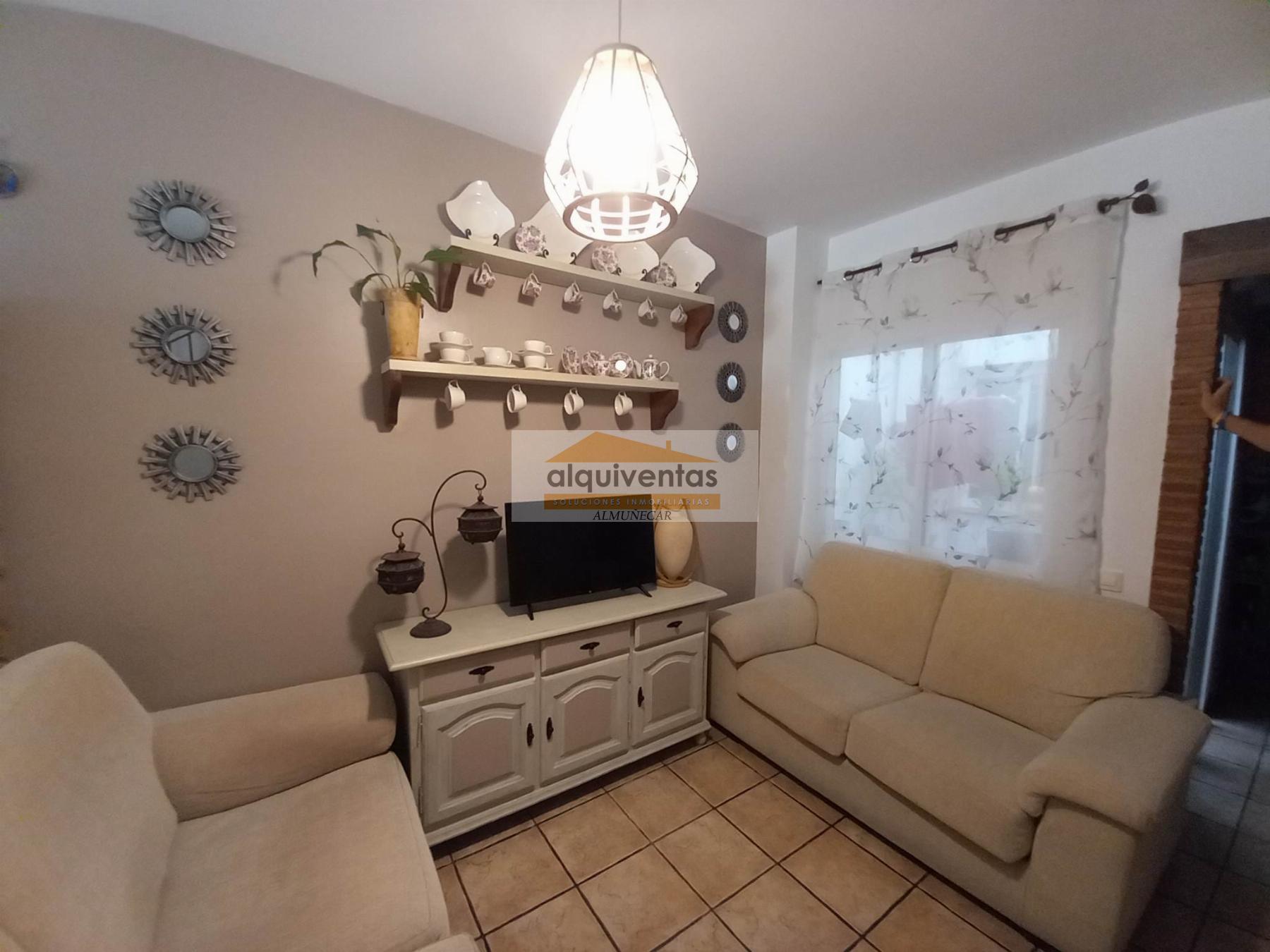 For sale of house in Almuñécar