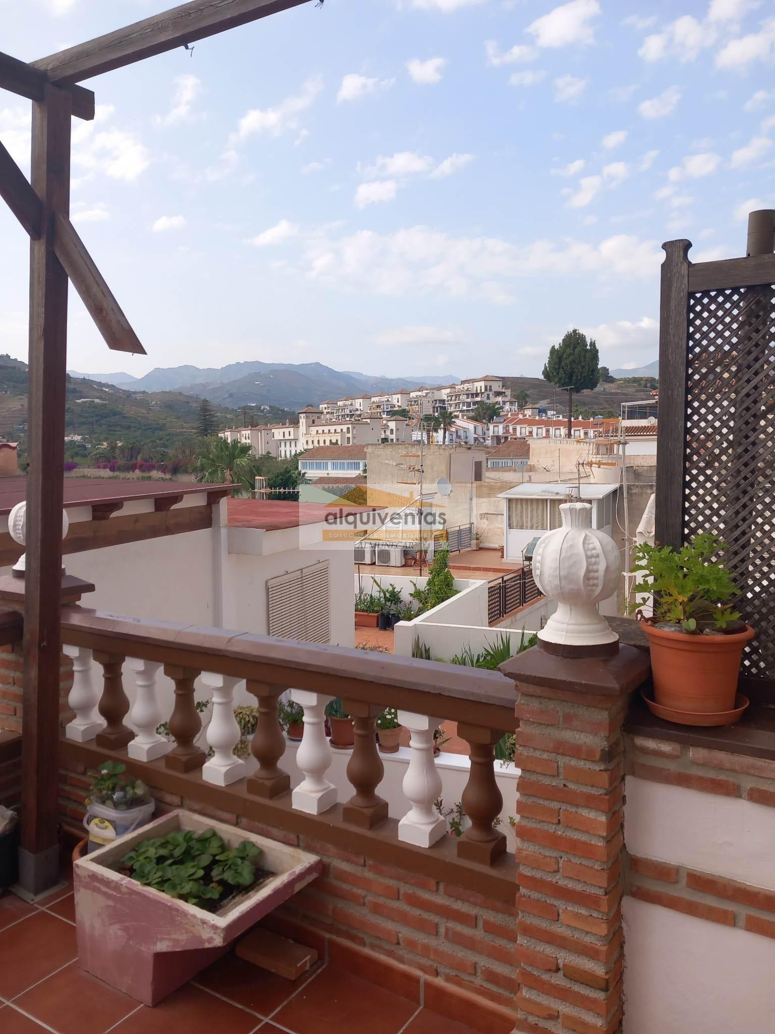 For sale of house in Almuñécar