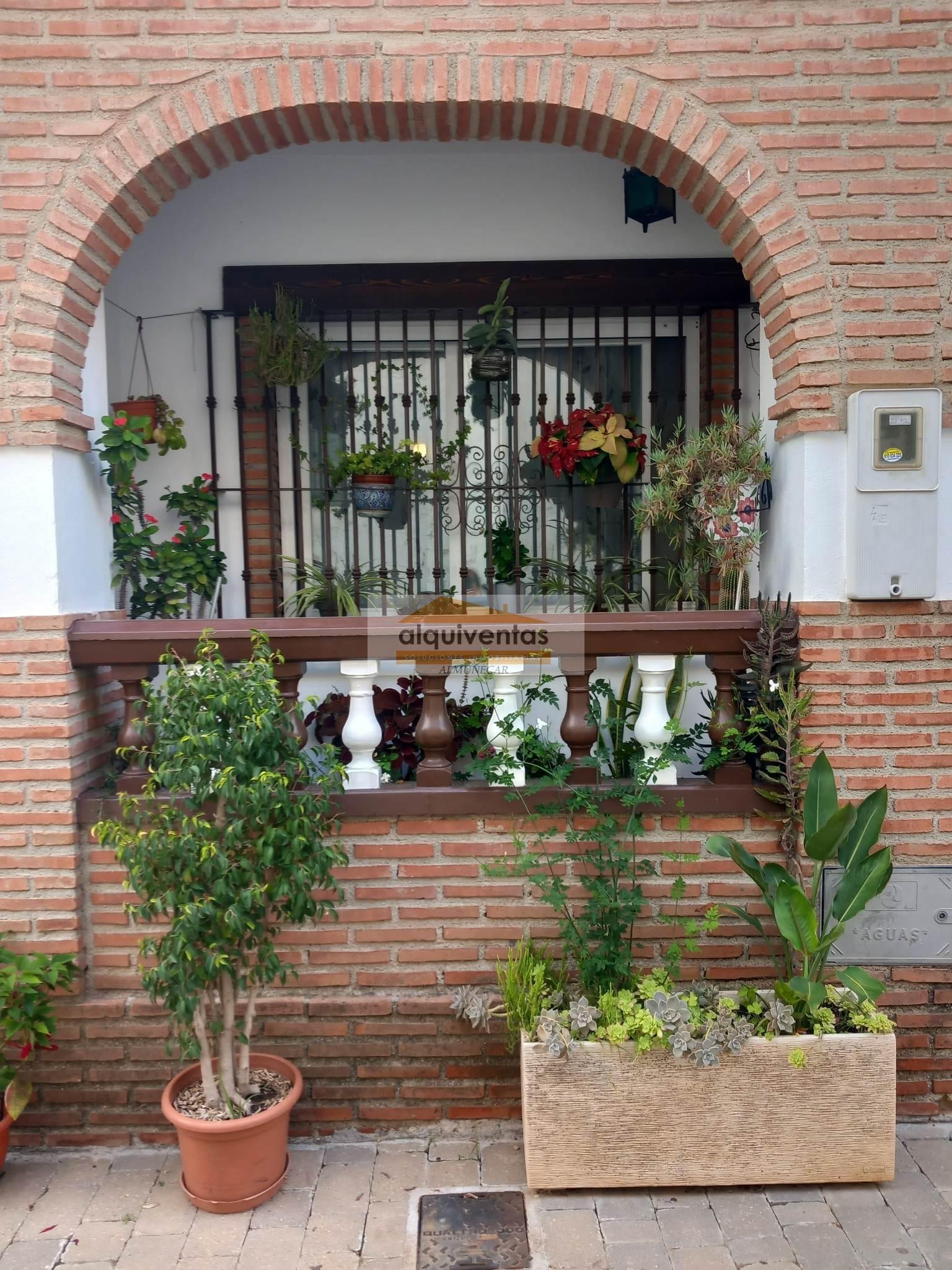 For sale of house in Almuñécar