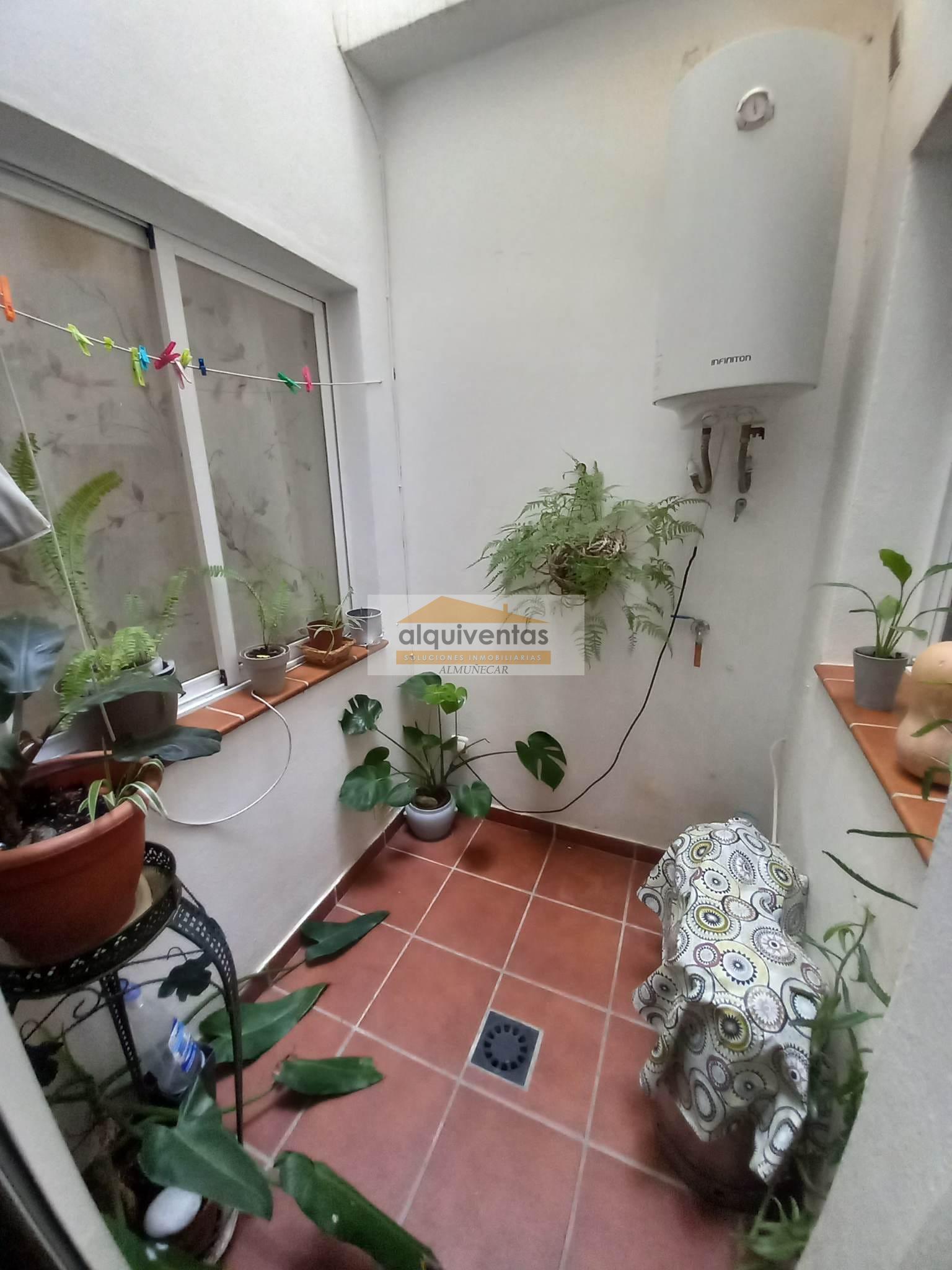 For sale of house in Almuñécar