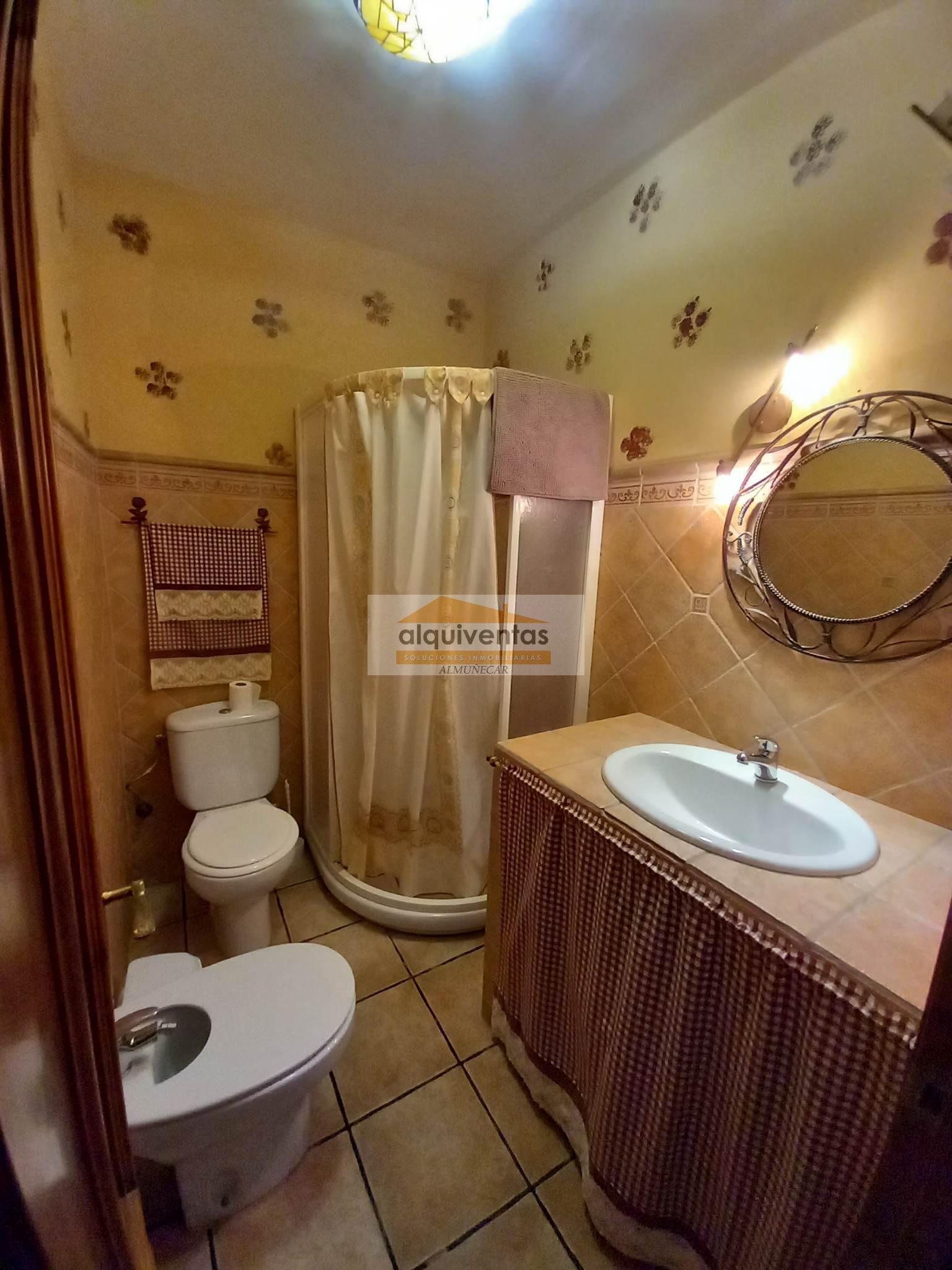For sale of house in Almuñécar