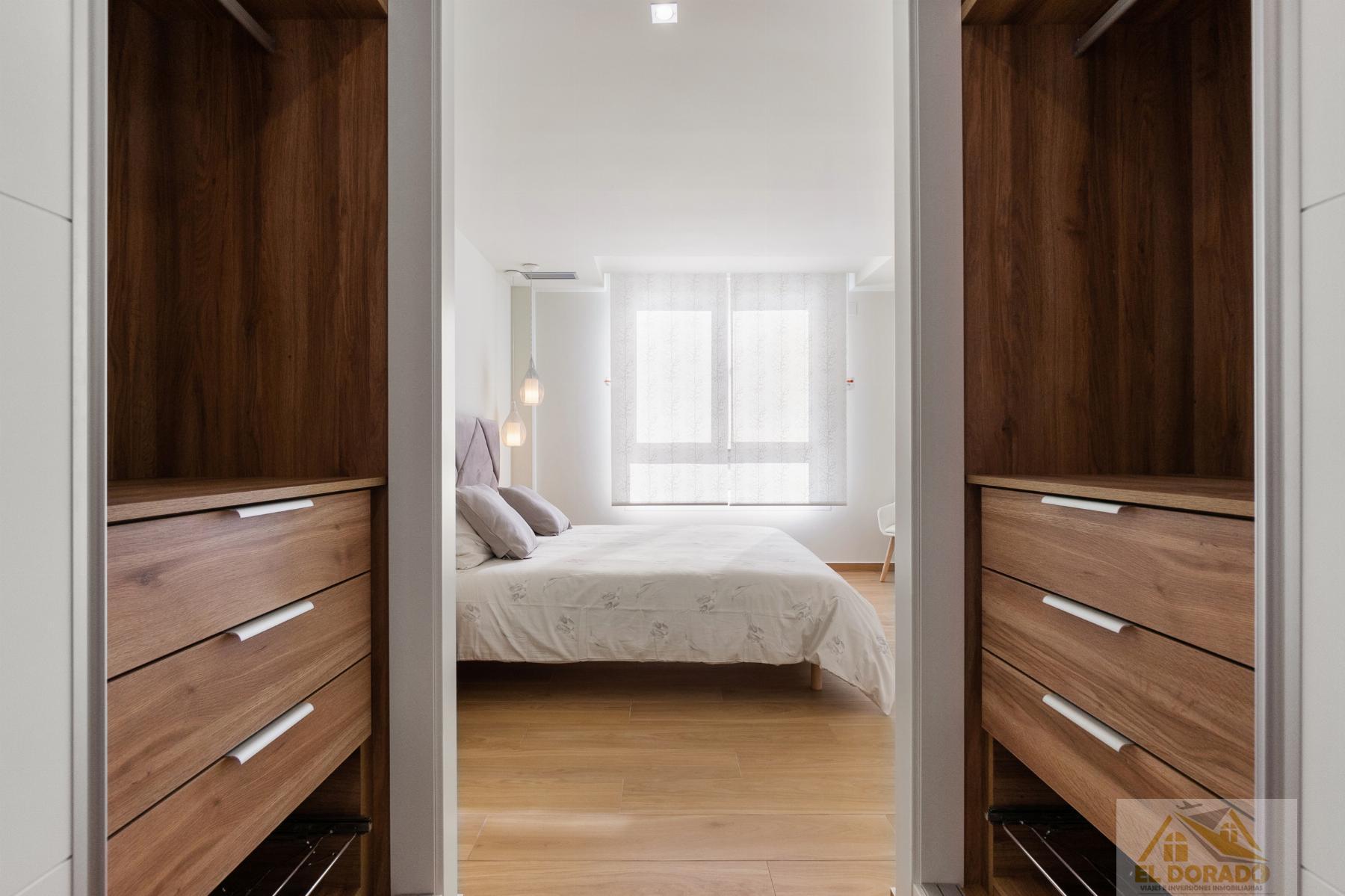 Kleiderschrank