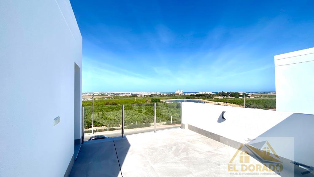 For sale of chalet in Torrevieja