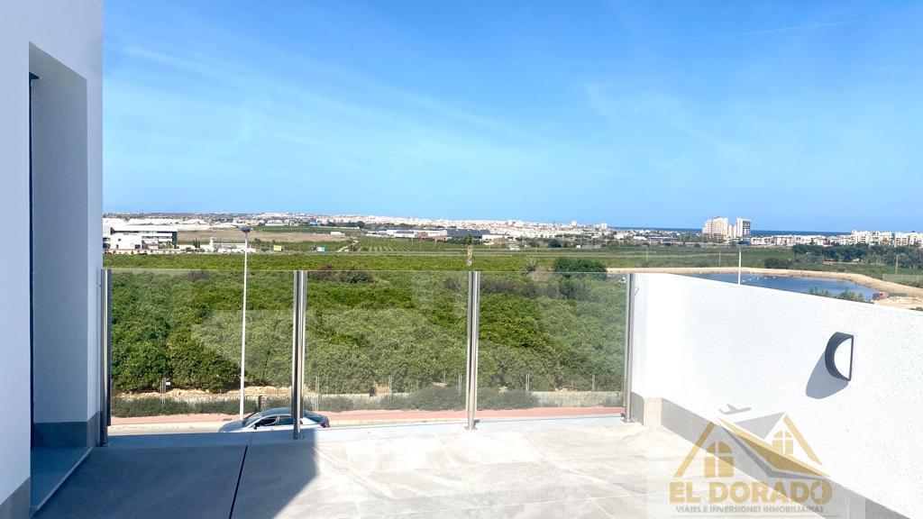 For sale of chalet in Torrevieja