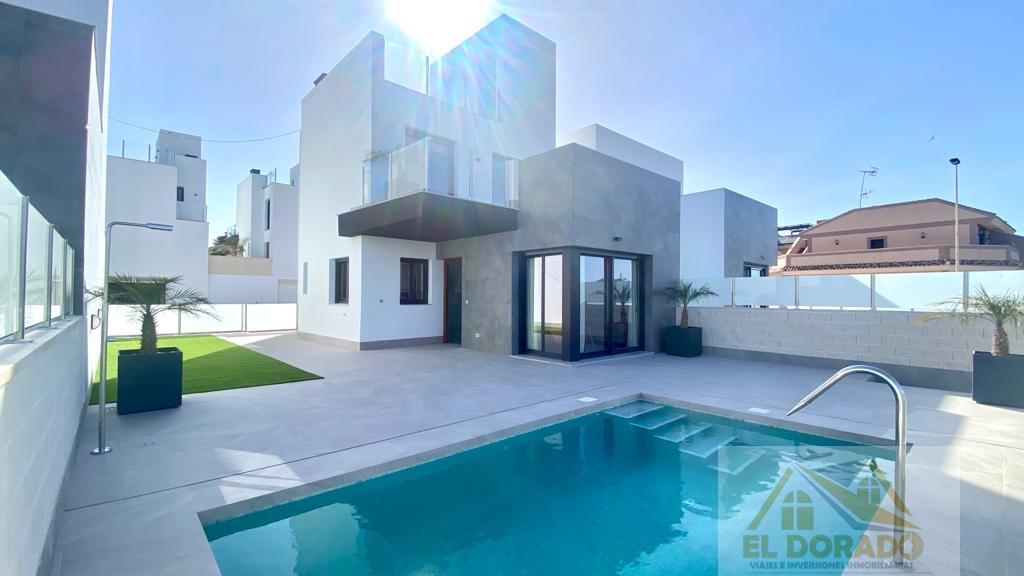For sale of chalet in Torrevieja