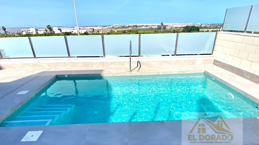 For sale of chalet in Torrevieja