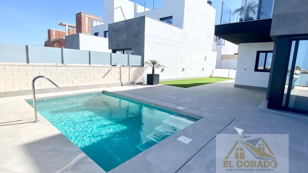 For sale of chalet in Torrevieja