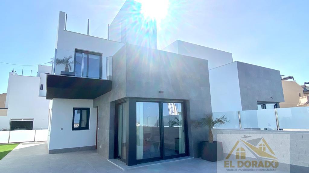For sale of chalet in Torrevieja