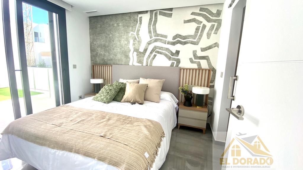 For sale of chalet in Torrevieja