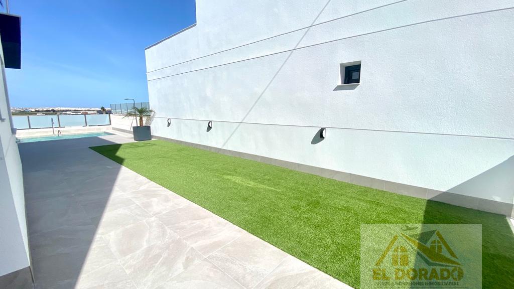 For sale of chalet in Torrevieja