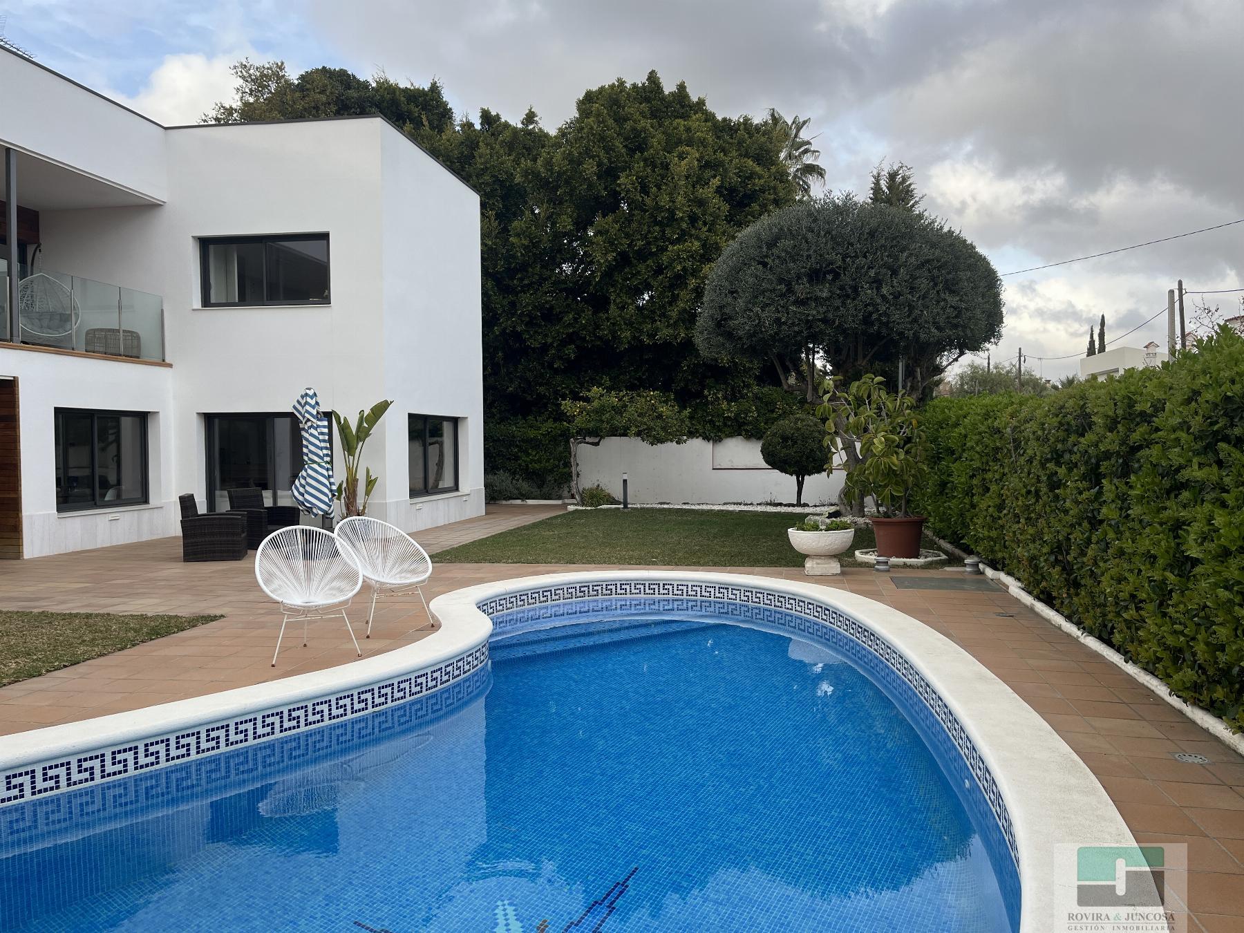 For rent of chalet in Castelldefels