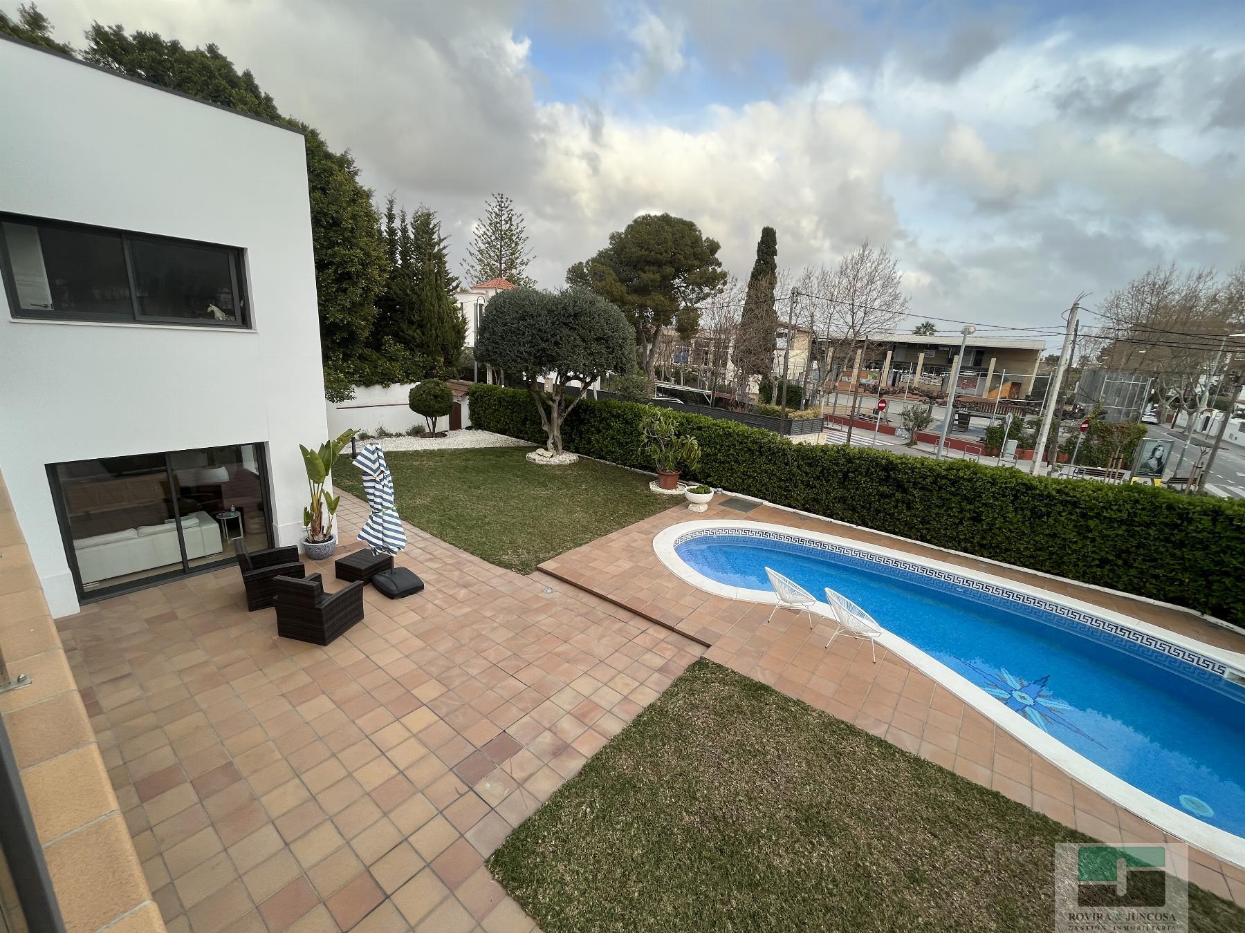 For rent of chalet in Castelldefels