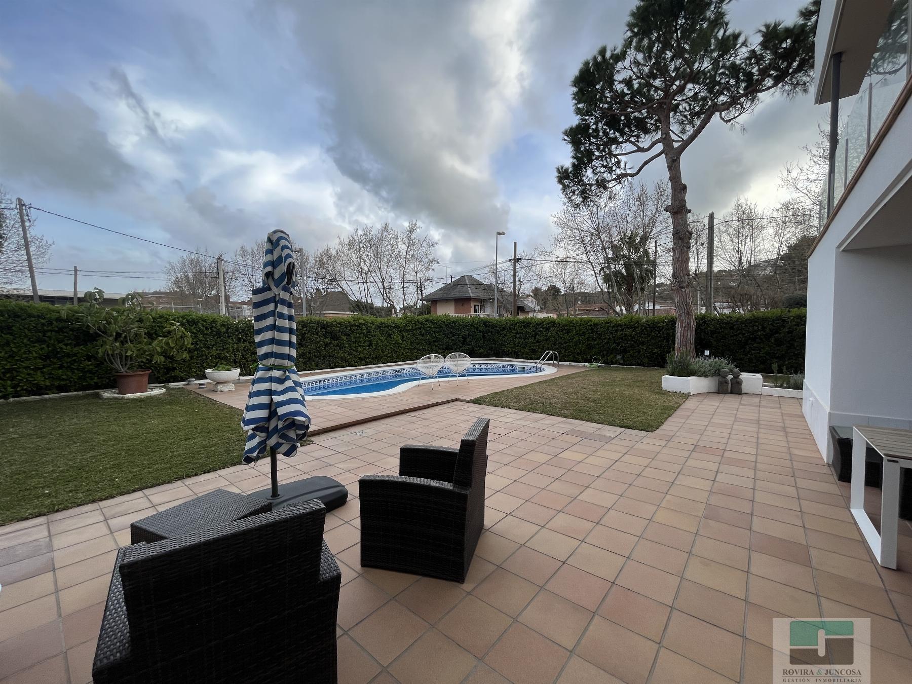 For rent of chalet in Castelldefels