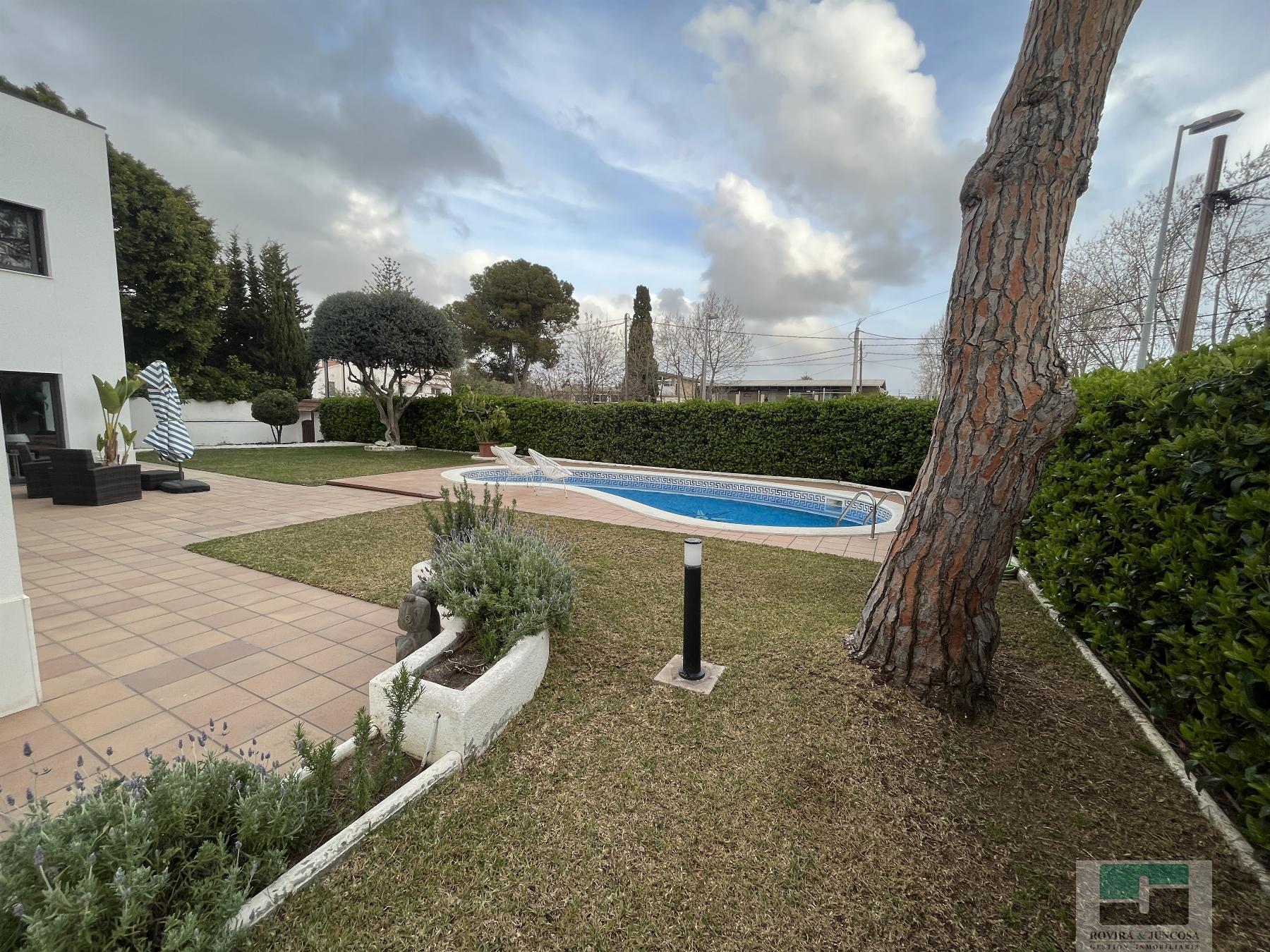 For rent of chalet in Castelldefels