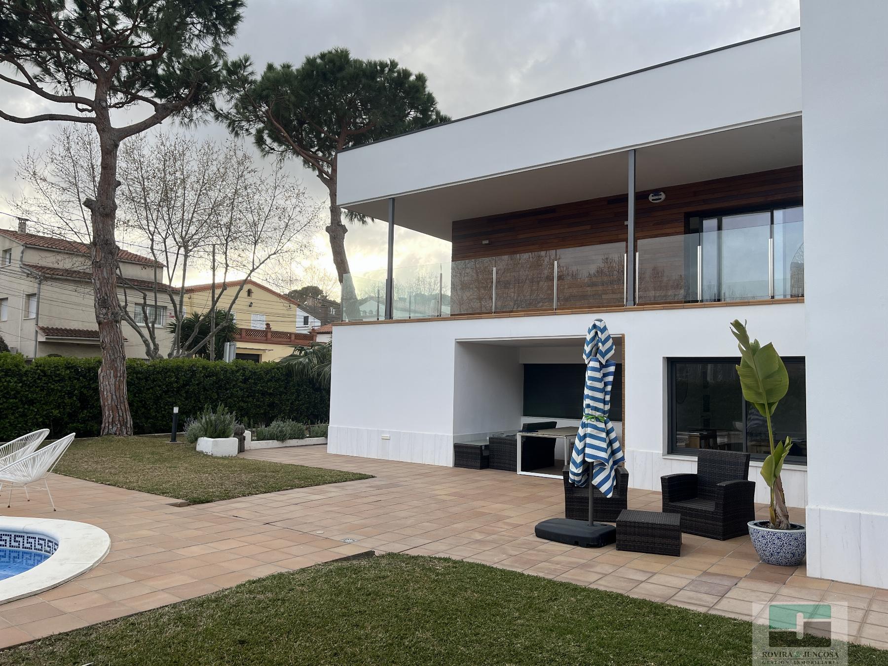 For rent of chalet in Castelldefels