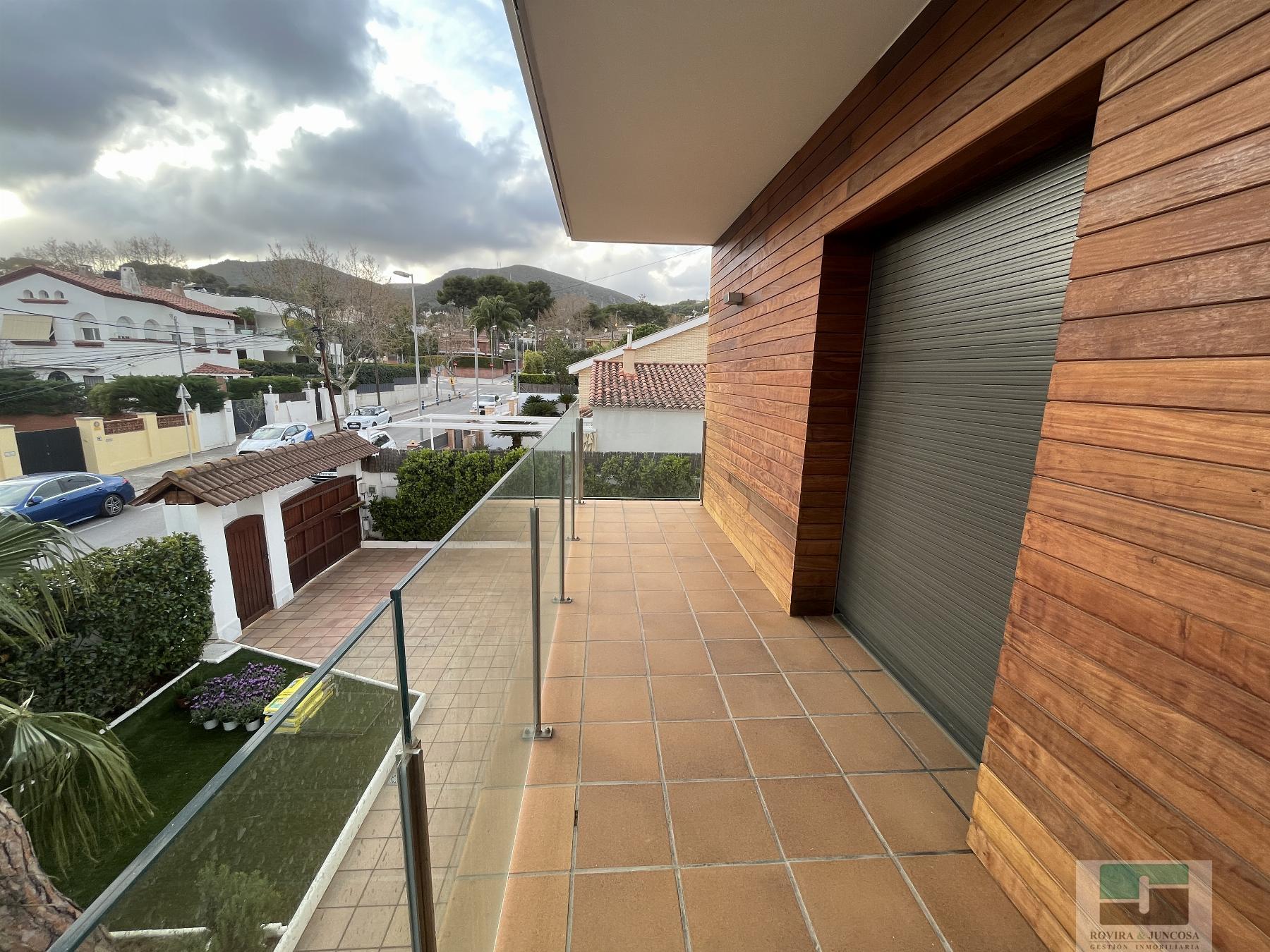 For rent of chalet in Castelldefels