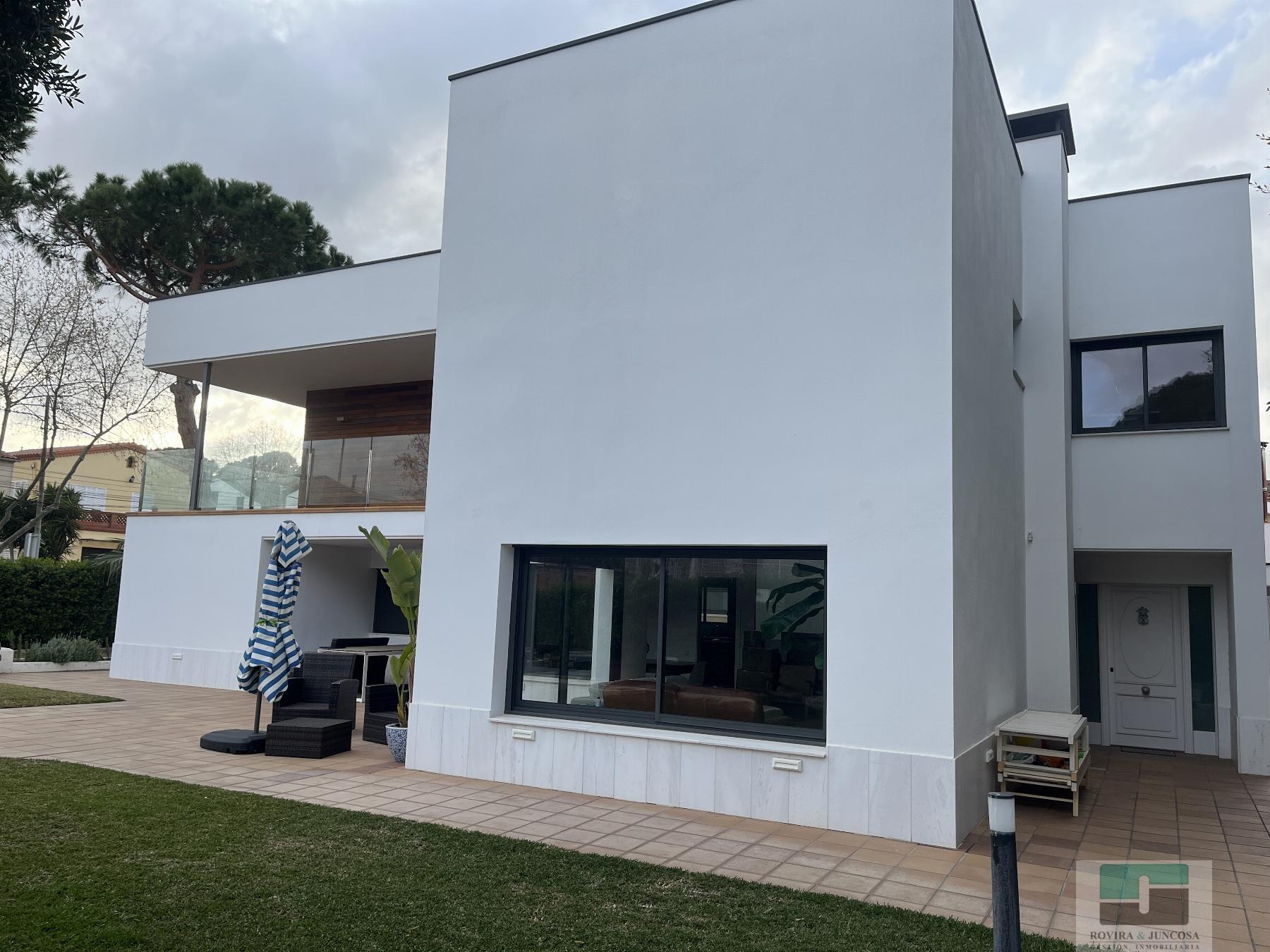 For rent of chalet in Castelldefels