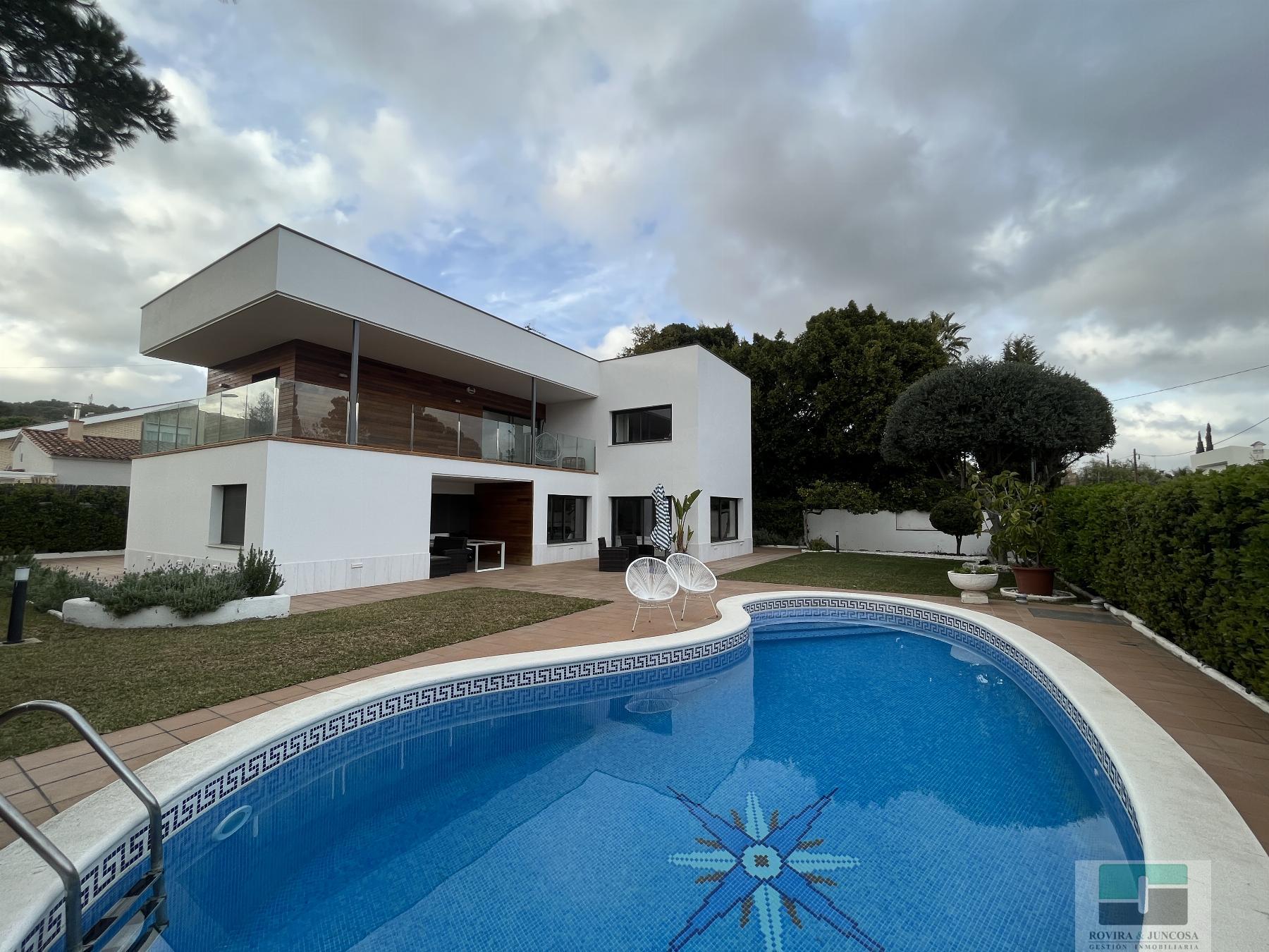 For rent of chalet in Castelldefels