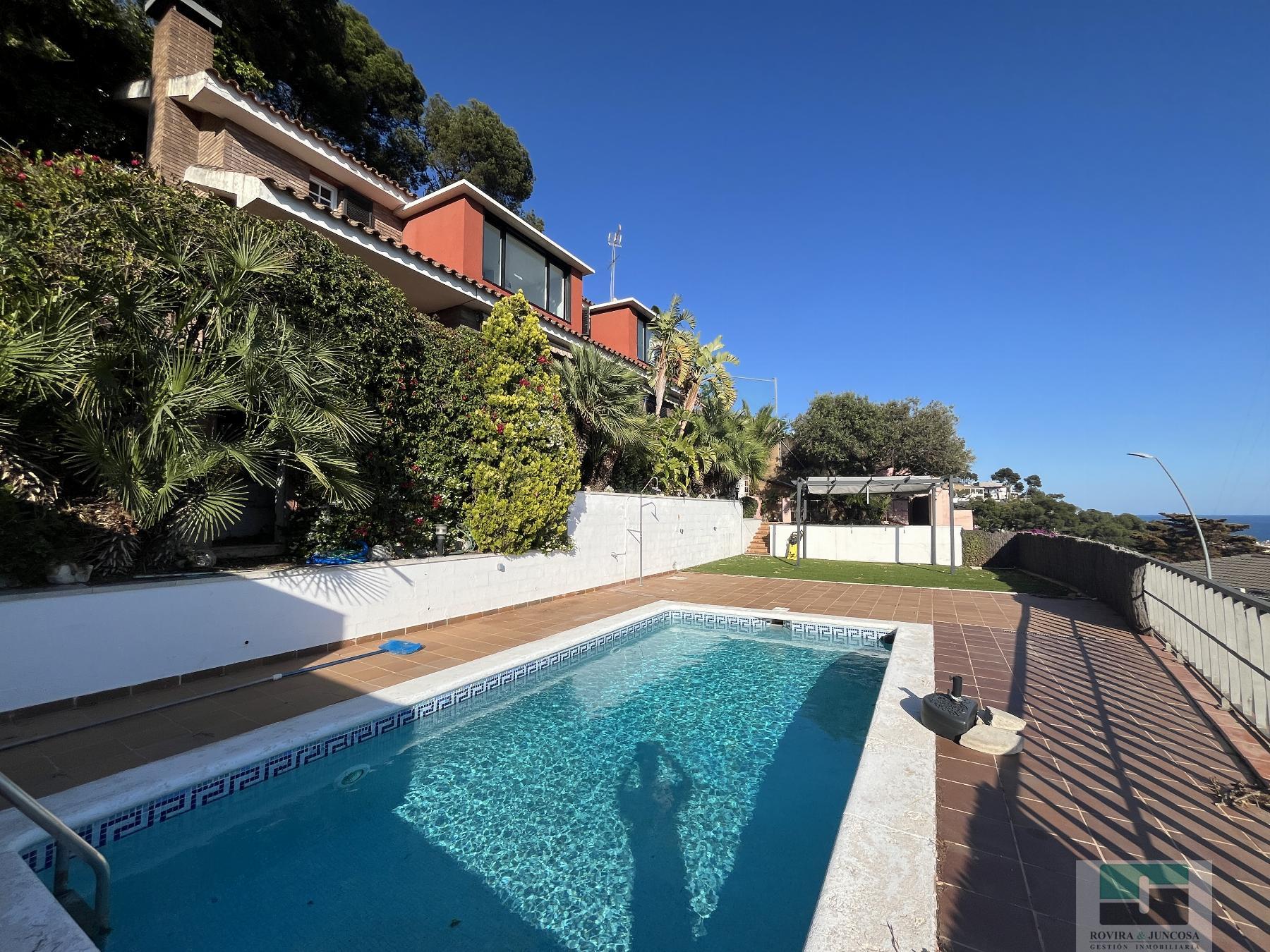 For sale of chalet in Castelldefels