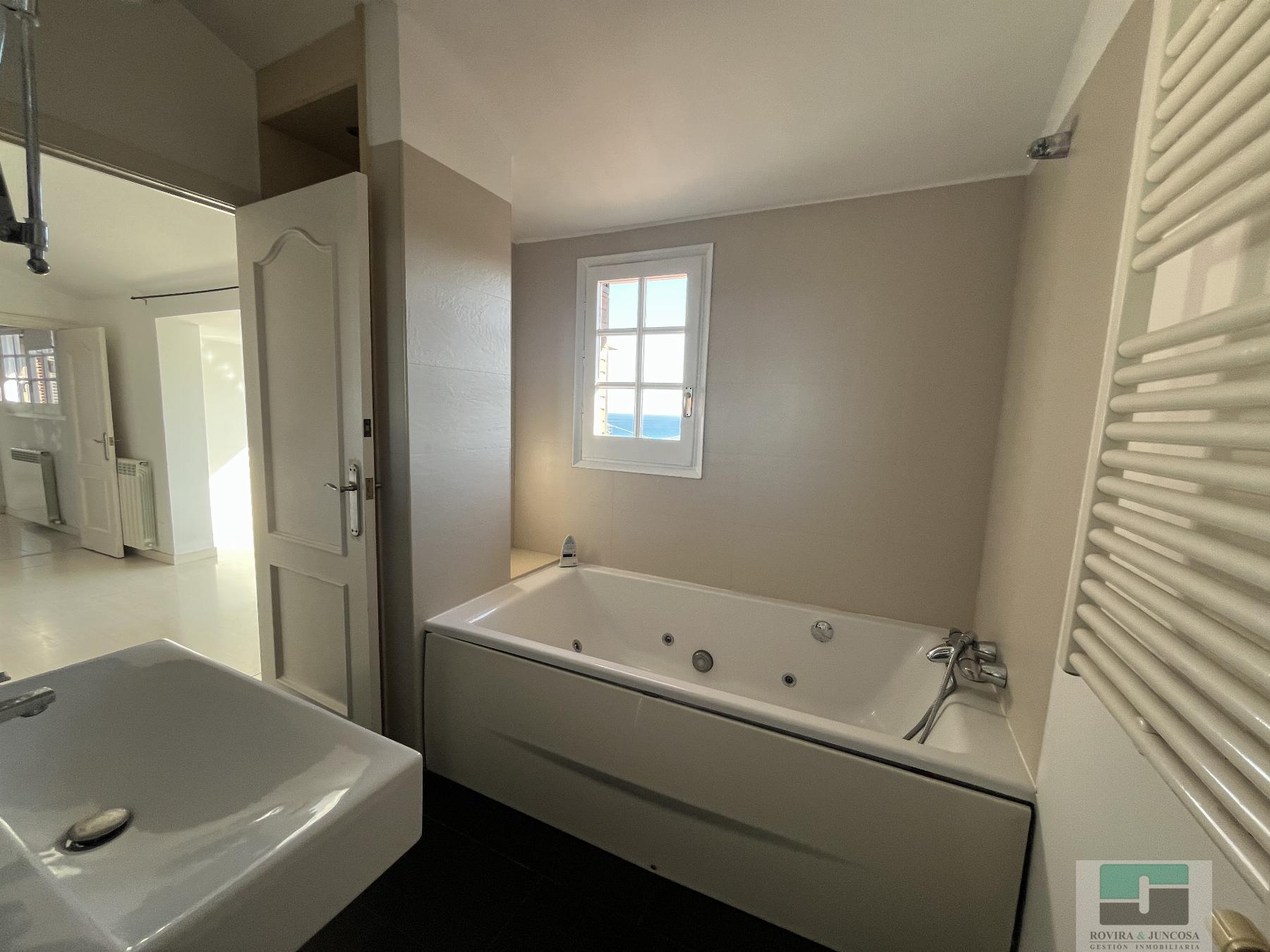 For sale of chalet in Castelldefels