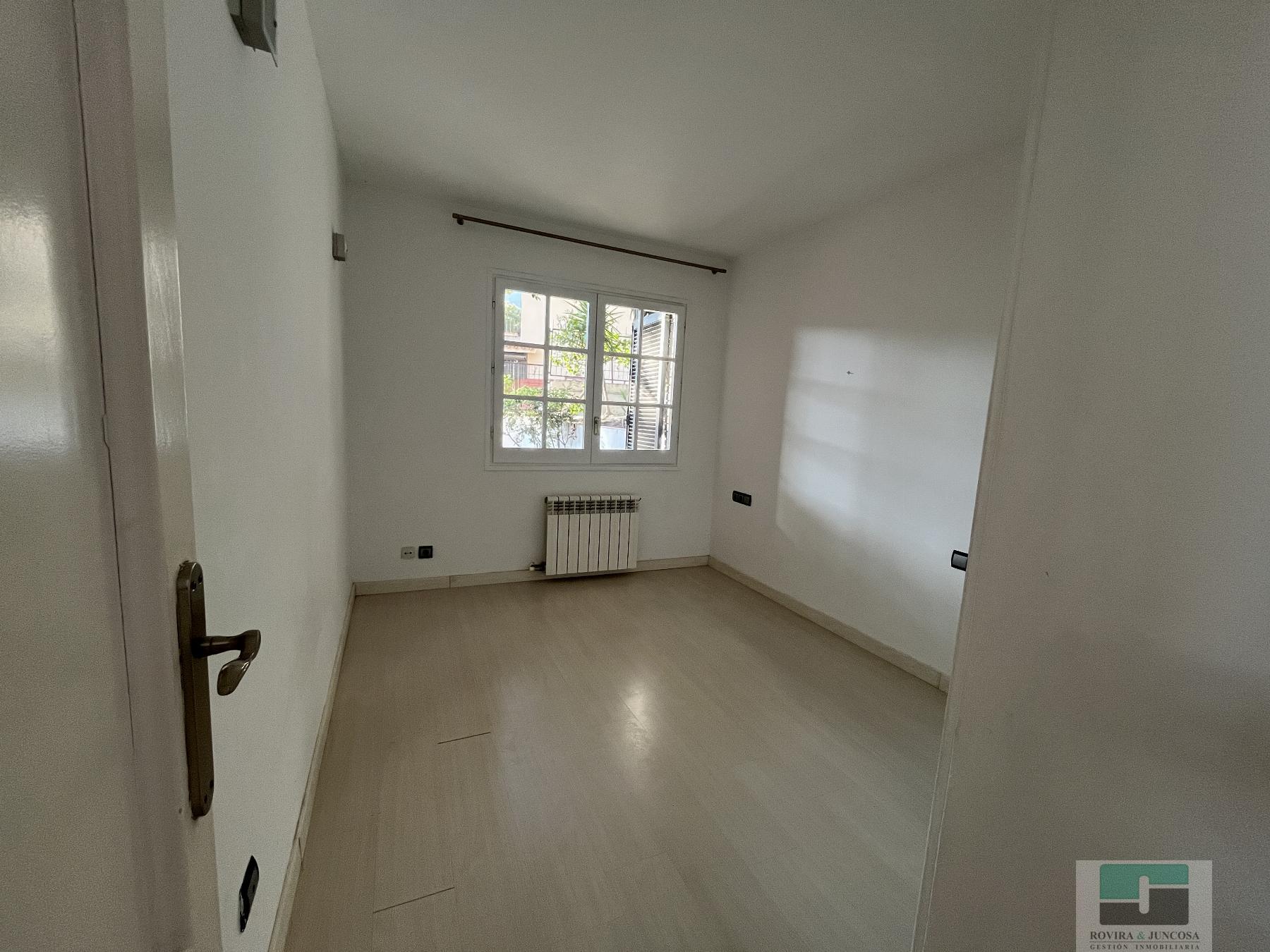 For sale of chalet in Castelldefels