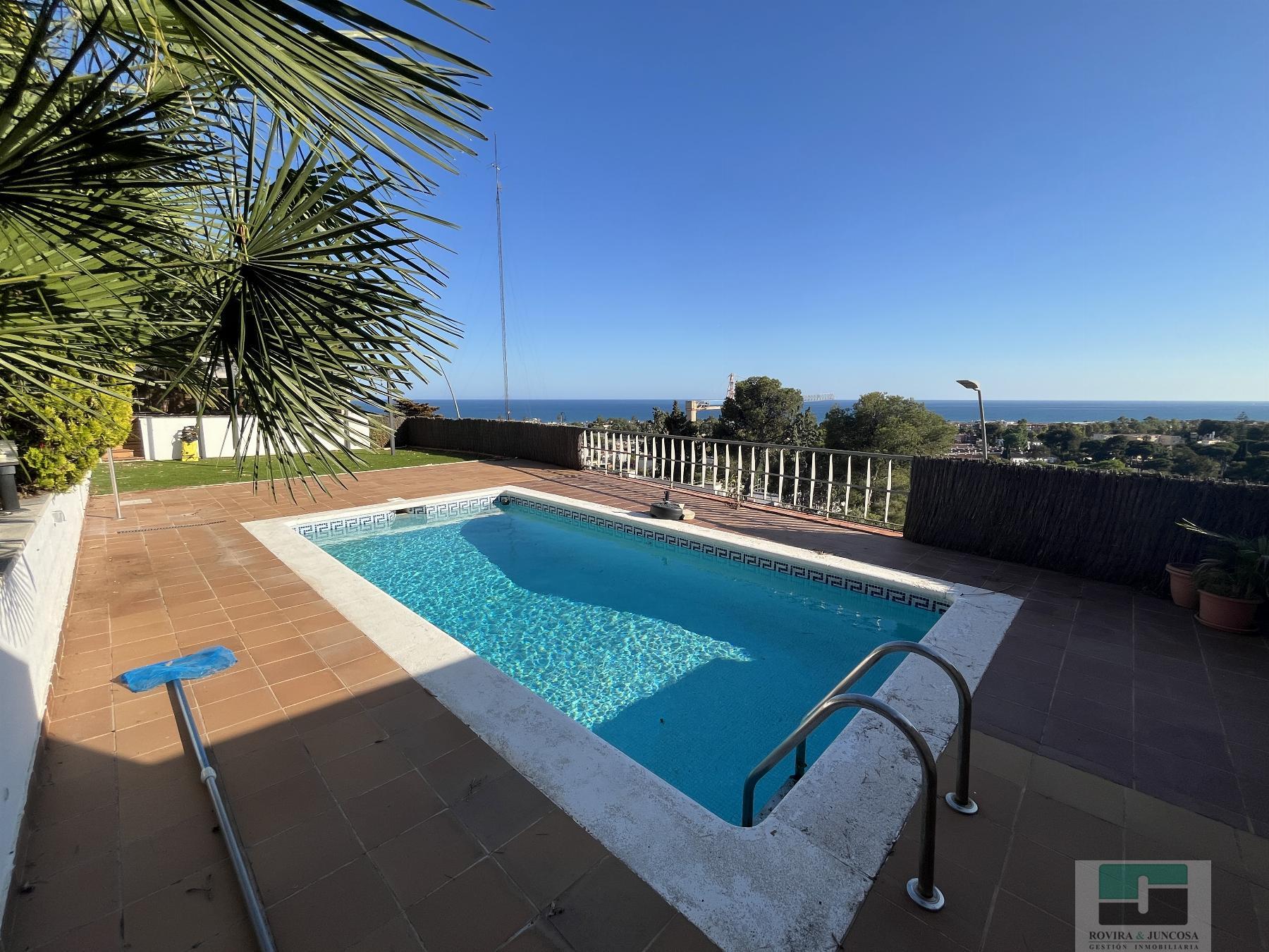 For sale of chalet in Castelldefels