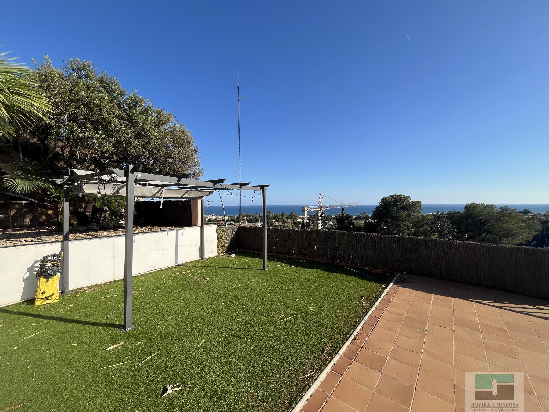 For sale of chalet in Castelldefels