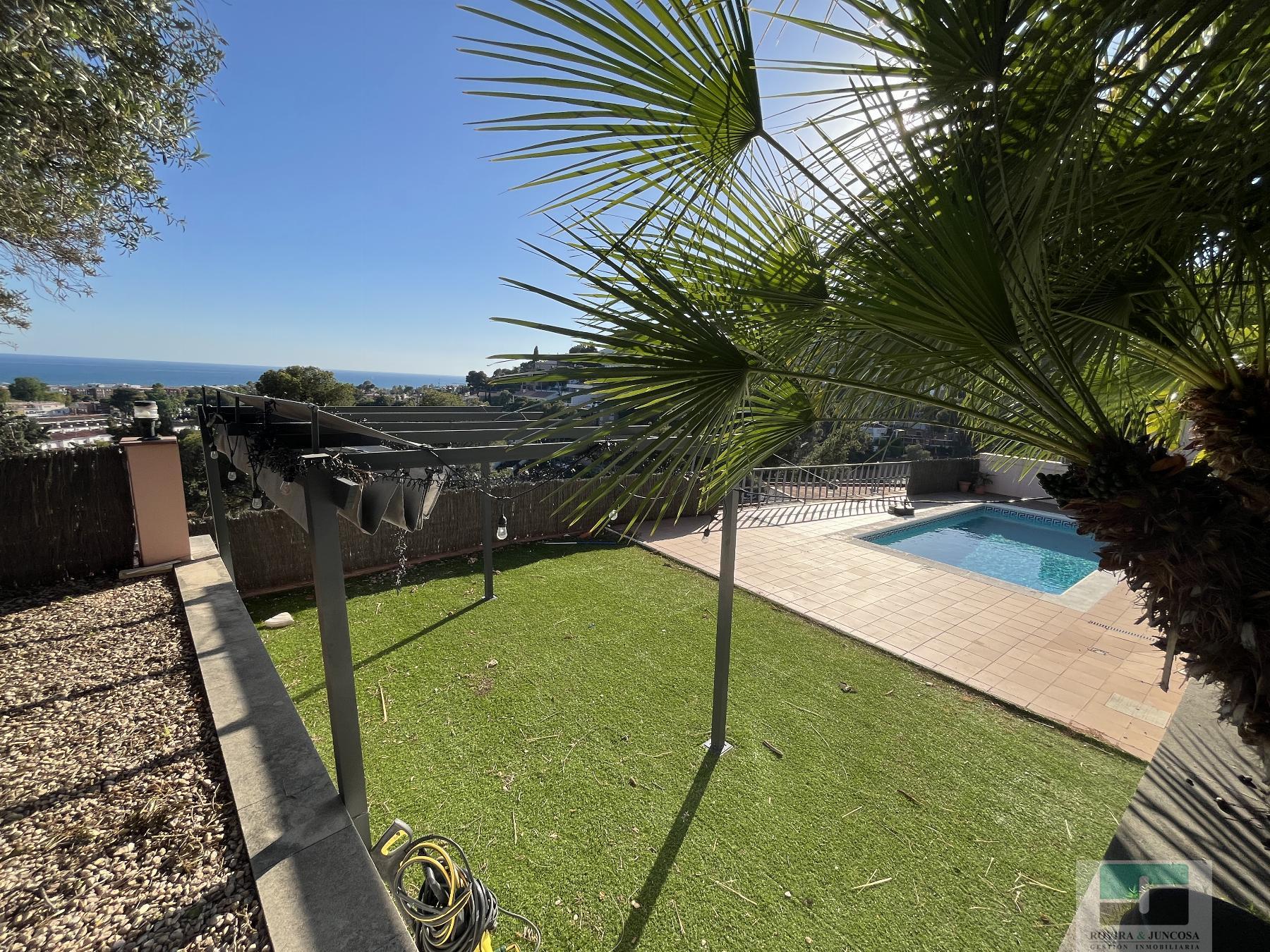 For sale of chalet in Castelldefels