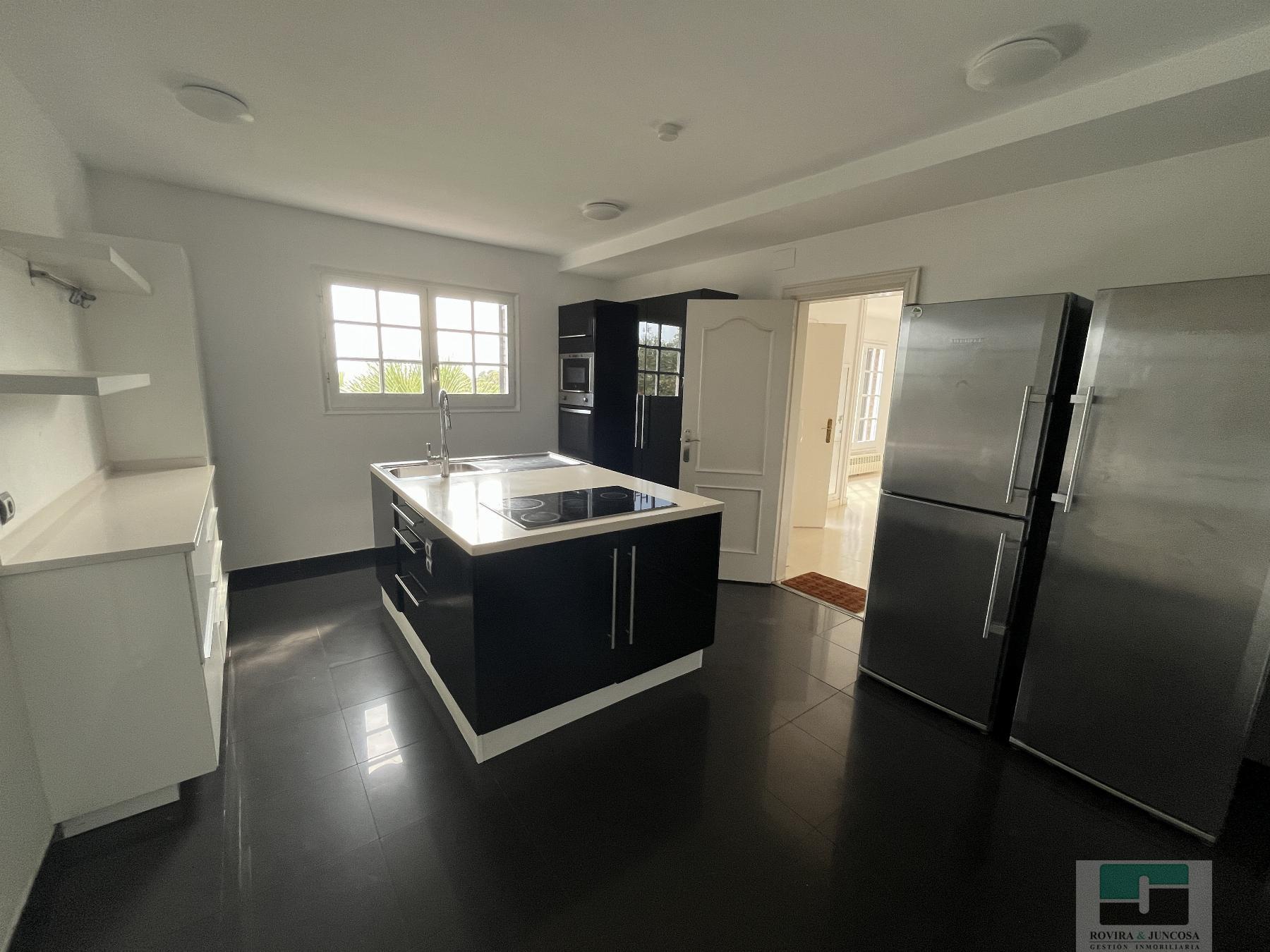 For sale of chalet in Castelldefels