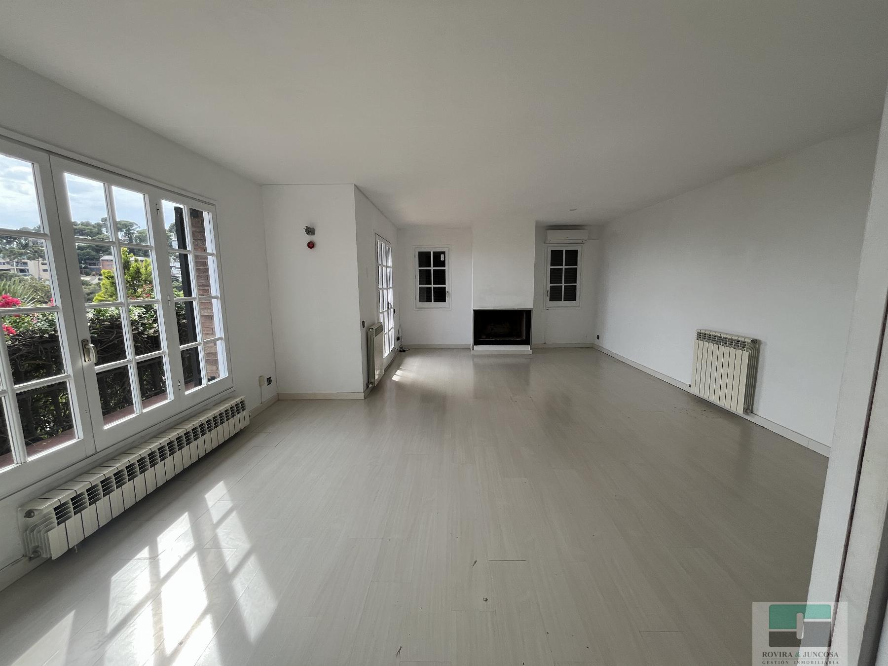 For sale of chalet in Castelldefels