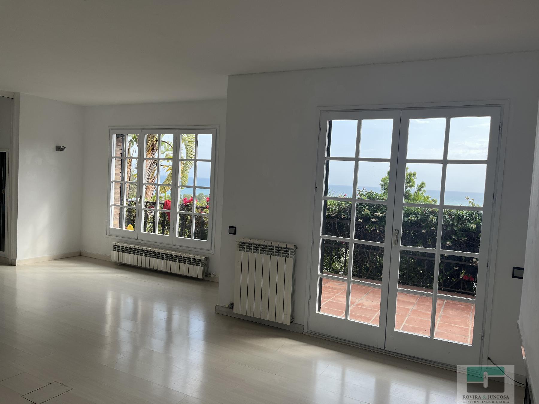 For sale of chalet in Castelldefels