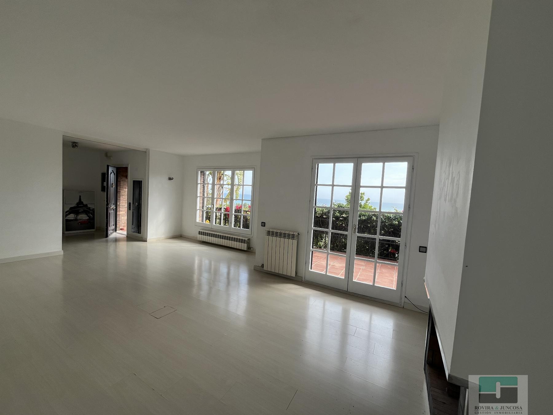 For sale of chalet in Castelldefels