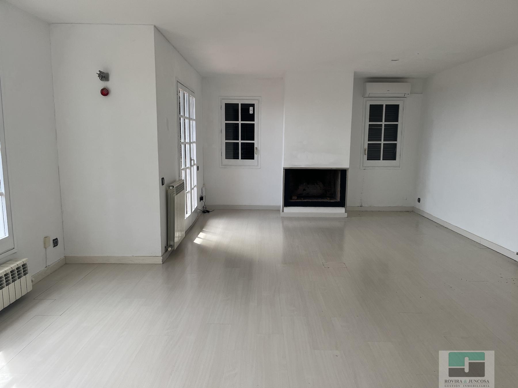 For sale of chalet in Castelldefels