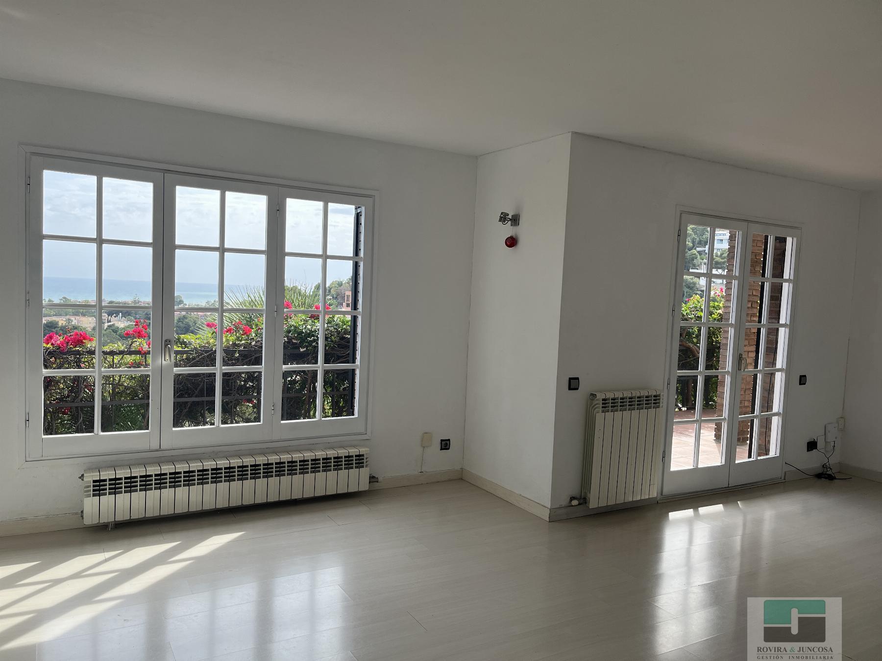 For sale of chalet in Castelldefels