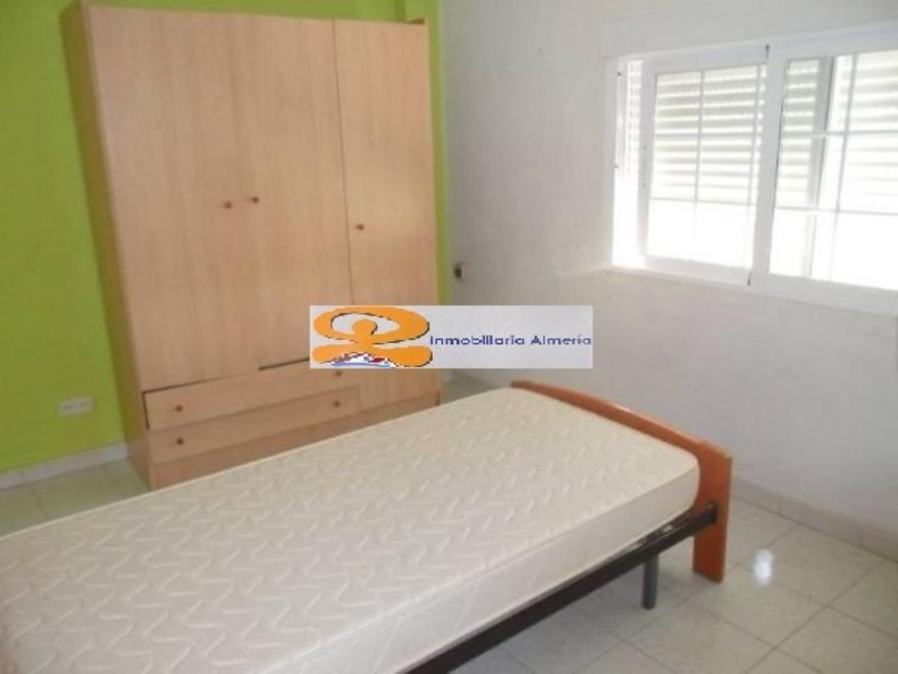 For sale of flat in Almería
